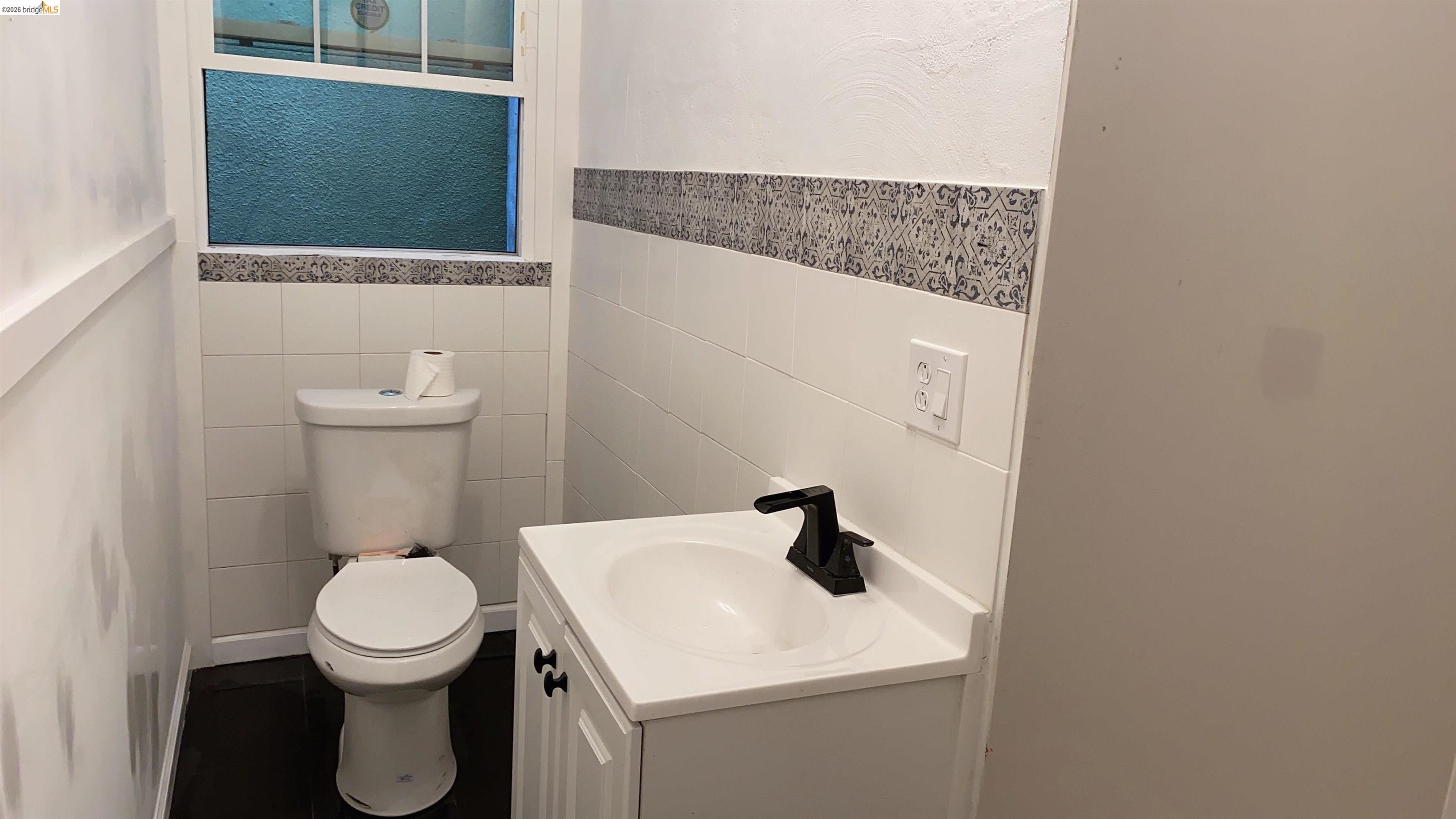 Detail Gallery Image 6 of 28 For 414 E 12th St, Oakland,  CA 94606 - – Beds | – Baths