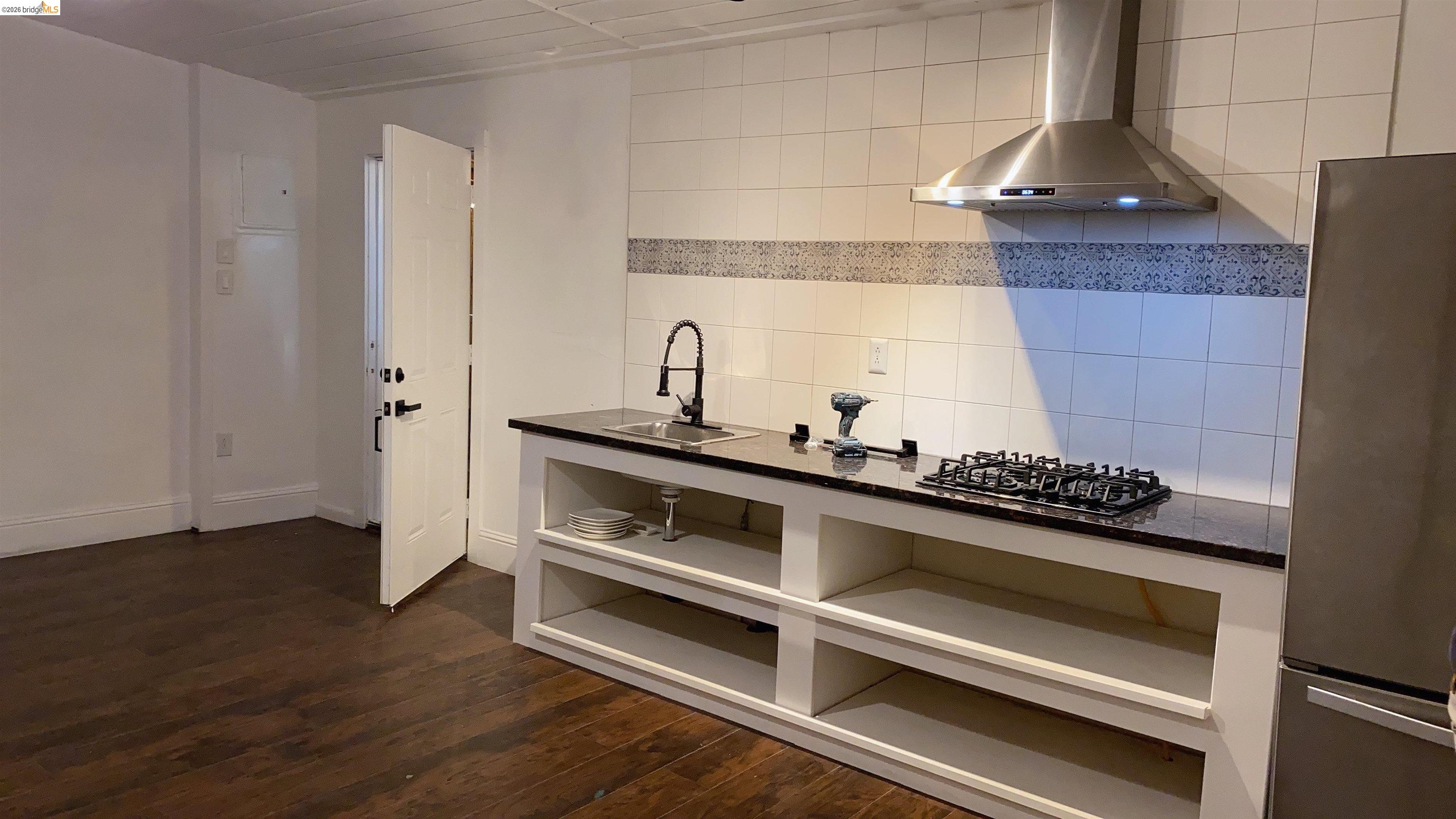 Detail Gallery Image 8 of 28 For 414 E 12th St, Oakland,  CA 94606 - – Beds | – Baths