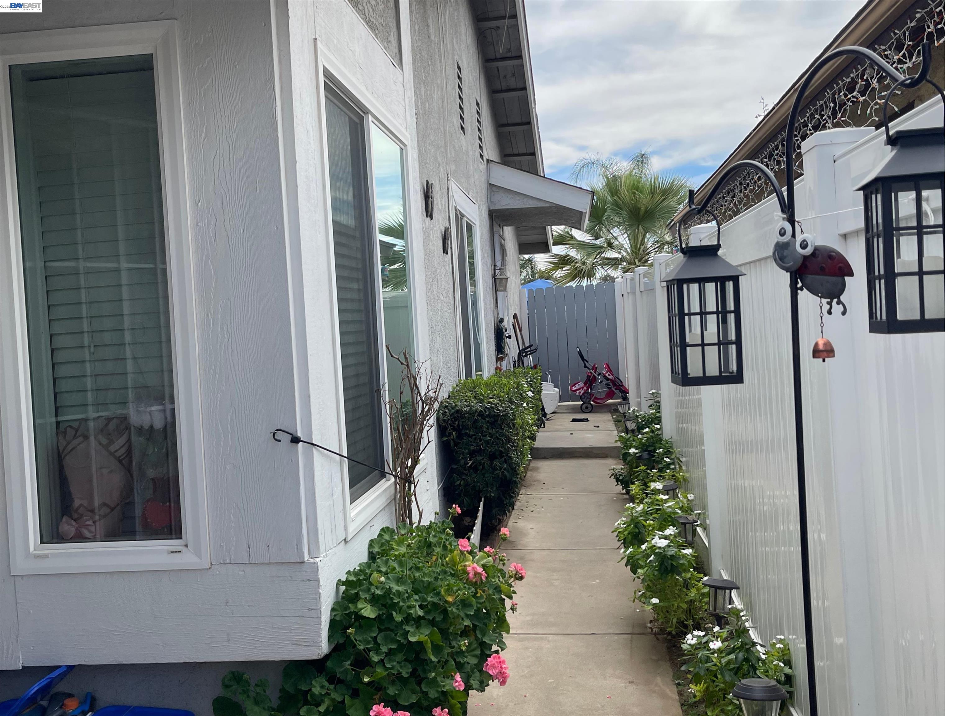 Detail Gallery Image 2 of 4 For 23825 Betts Pl, Moreno Valley,  CA 92553 - 2 Beds | 2/1 Baths