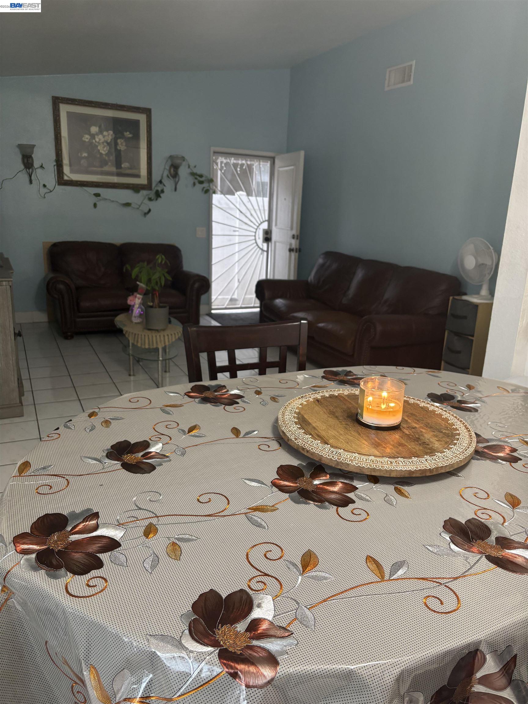 Detail Gallery Image 8 of 17 For 23825 Betts Pl, Moreno Valley,  CA 92553 - 2 Beds | 2/1 Baths