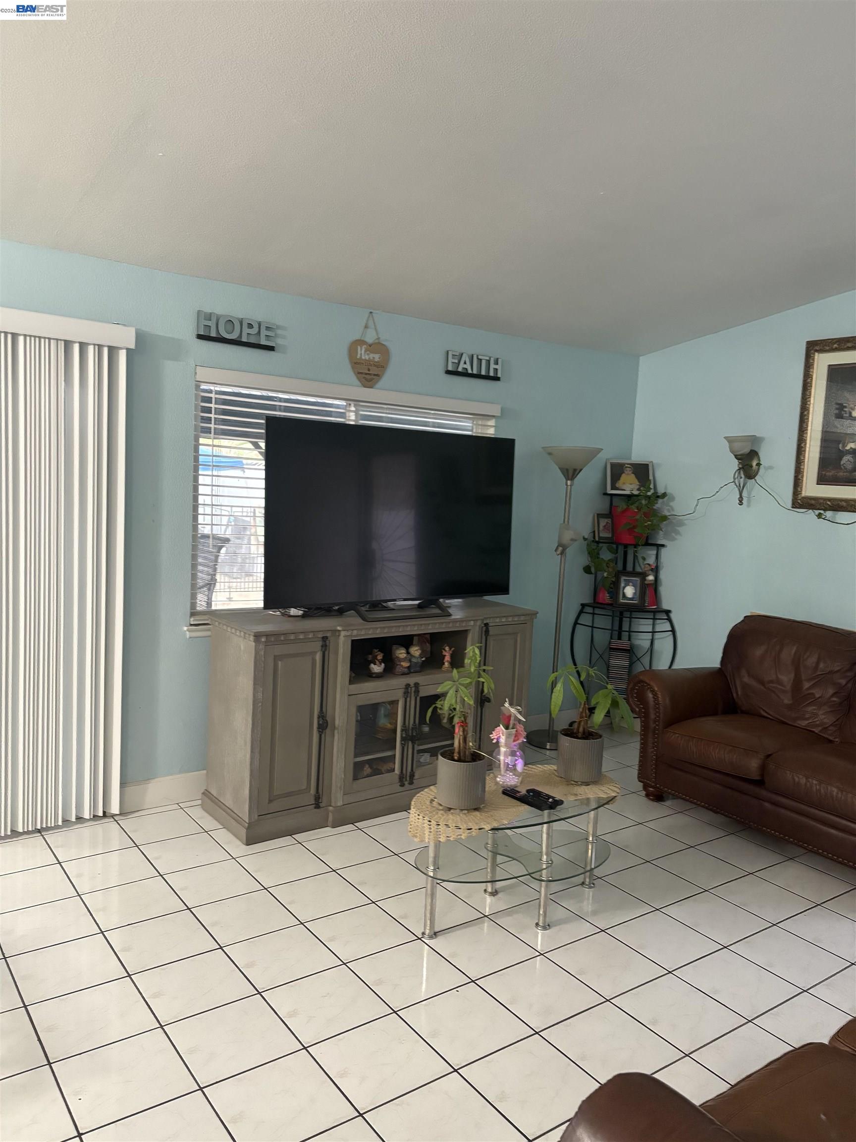 Detail Gallery Image 9 of 17 For 23825 Betts Pl, Moreno Valley,  CA 92553 - 2 Beds | 2/1 Baths