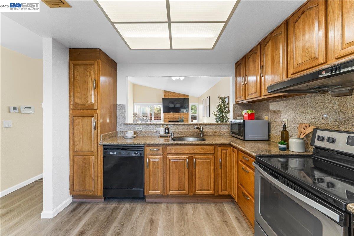 Detail Gallery Image 20 of 52 For 176 Bedford, Hercules,  CA 94547 - 3 Beds | 2 Baths