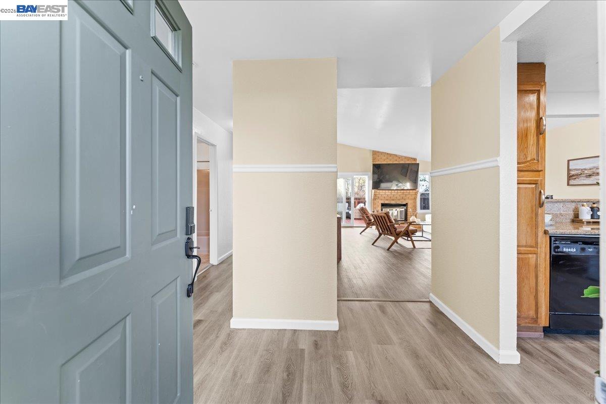 Detail Gallery Image 3 of 52 For 176 Bedford, Hercules,  CA 94547 - 3 Beds | 2 Baths