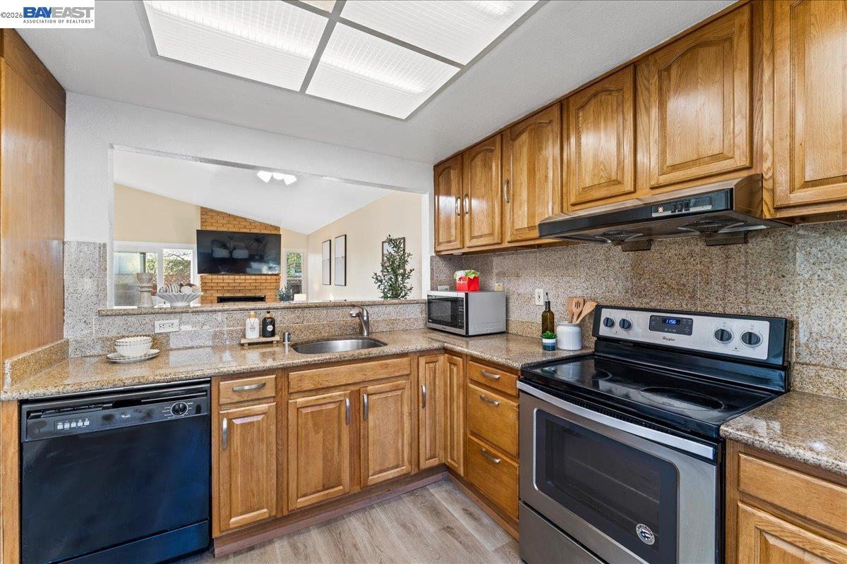 Detail Gallery Image 21 of 52 For 176 Bedford, Hercules,  CA 94547 - 3 Beds | 2 Baths