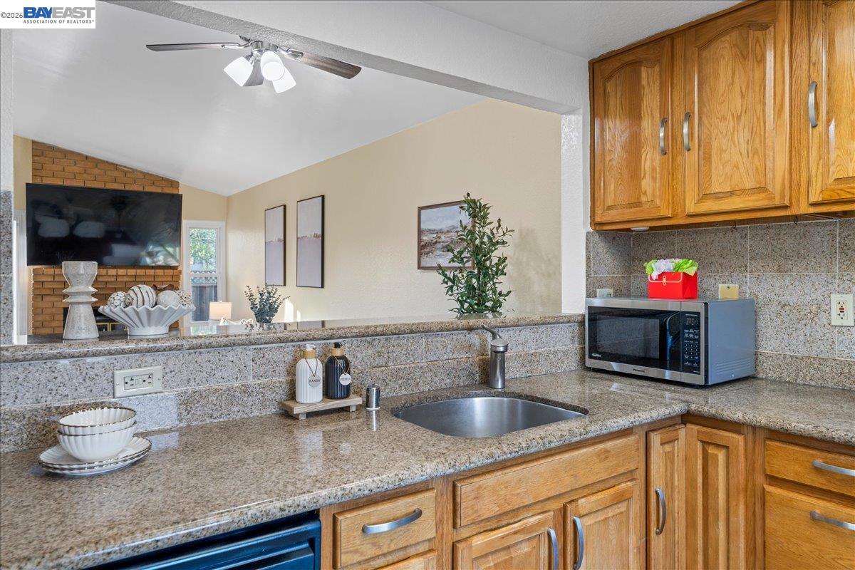 Detail Gallery Image 23 of 52 For 176 Bedford, Hercules,  CA 94547 - 3 Beds | 2 Baths