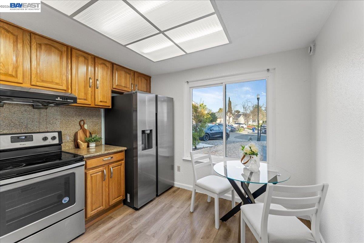 Detail Gallery Image 24 of 52 For 176 Bedford, Hercules,  CA 94547 - 3 Beds | 2 Baths