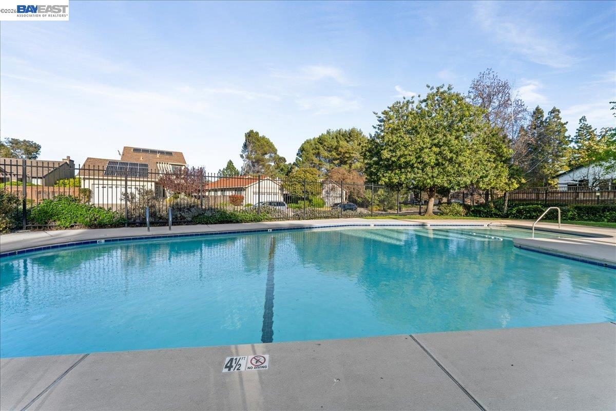 Detail Gallery Image 4 of 52 For 176 Bedford, Hercules,  CA 94547 - 3 Beds | 2 Baths