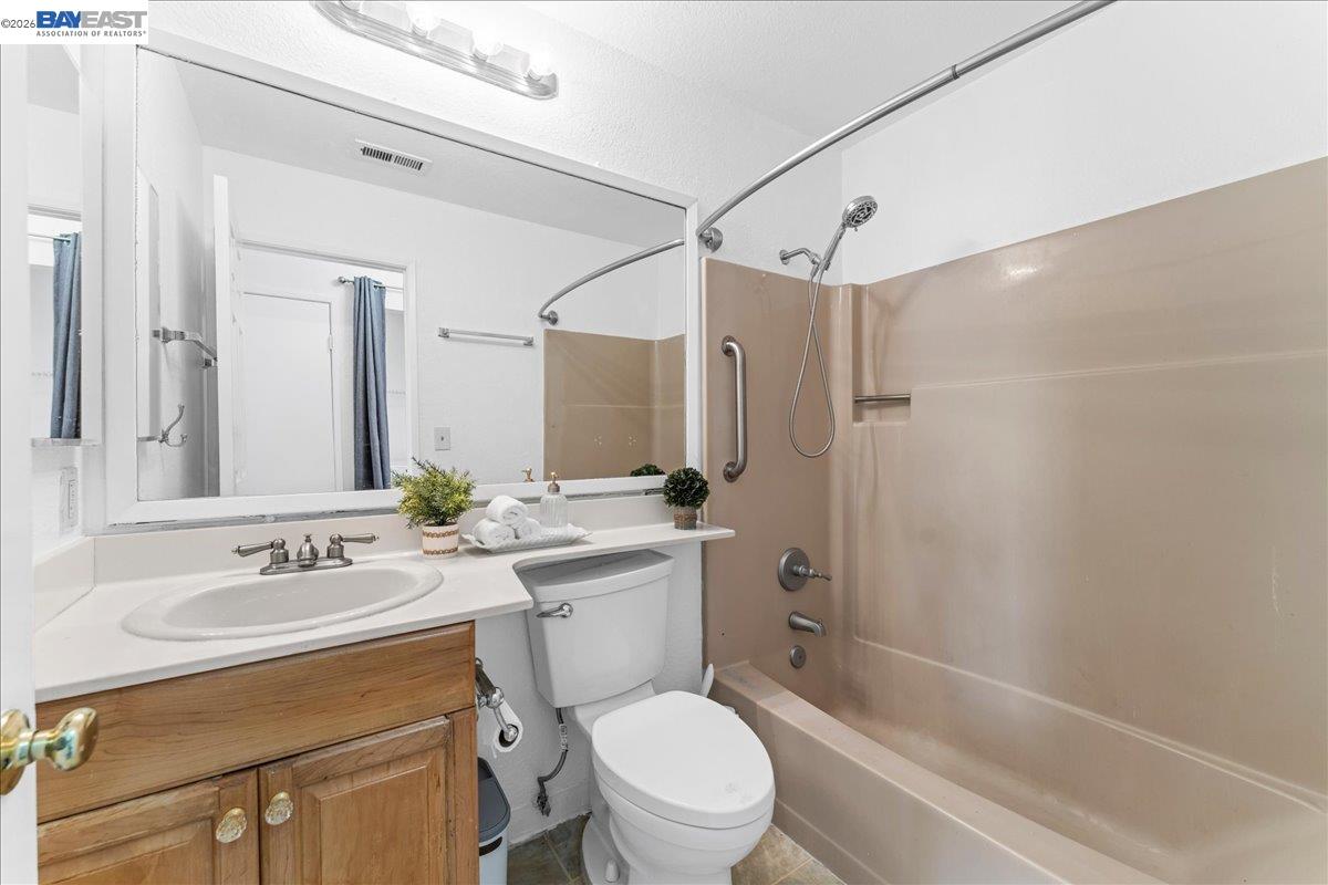 Detail Gallery Image 39 of 52 For 176 Bedford, Hercules,  CA 94547 - 3 Beds | 2 Baths