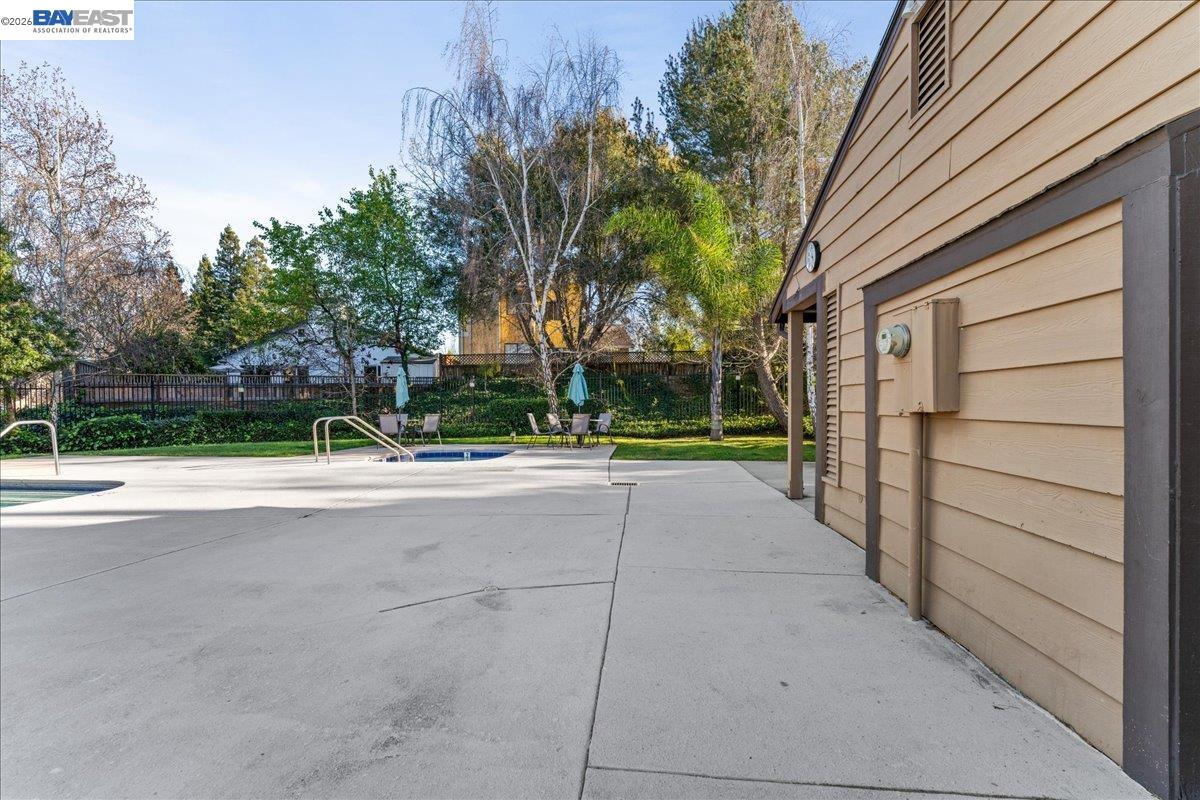 Detail Gallery Image 5 of 52 For 176 Bedford, Hercules,  CA 94547 - 3 Beds | 2 Baths