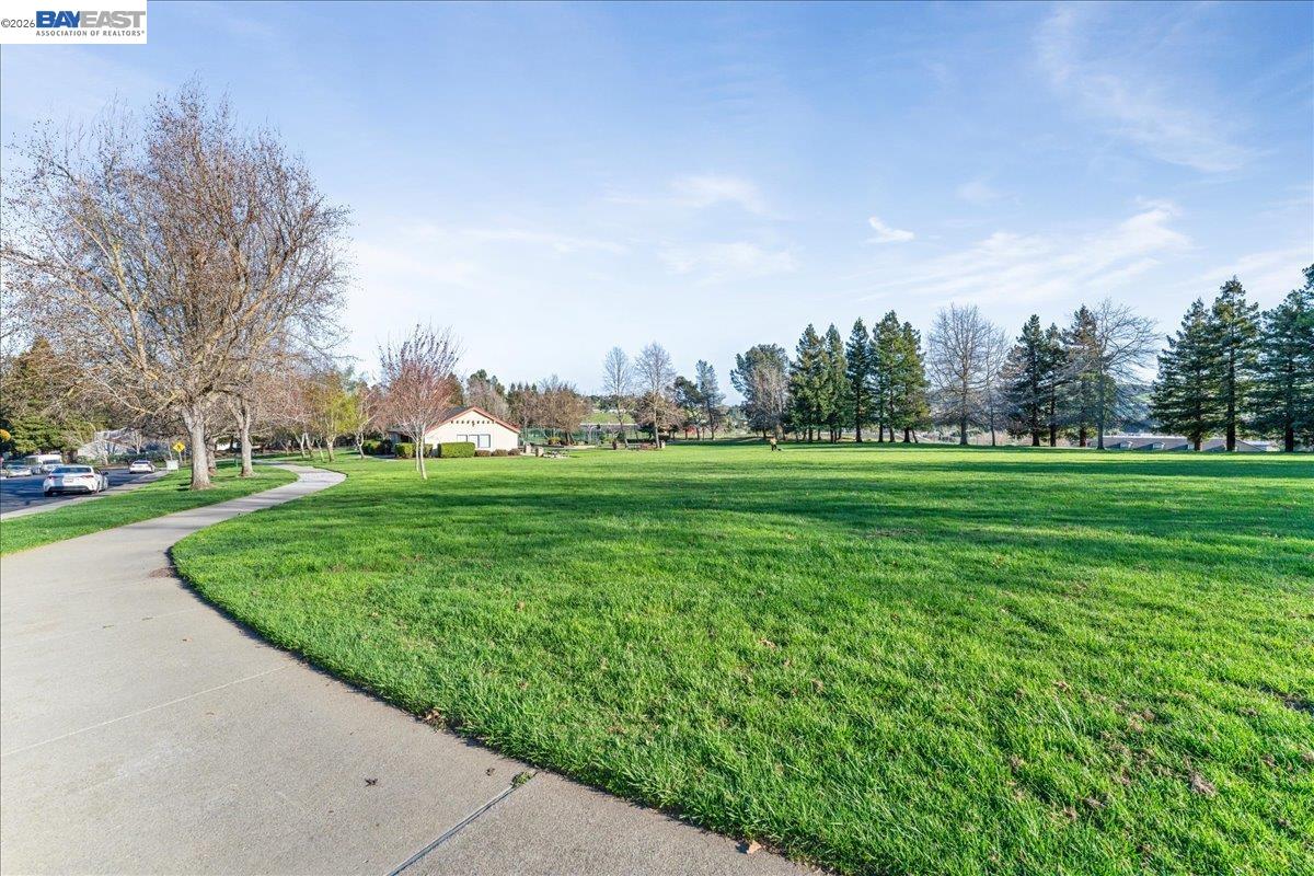 Detail Gallery Image 7 of 52 For 176 Bedford, Hercules,  CA 94547 - 3 Beds | 2 Baths