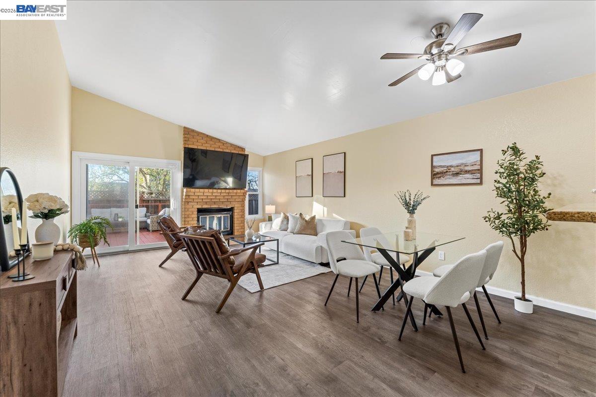 Detail Gallery Image 10 of 52 For 176 Bedford, Hercules,  CA 94547 - 3 Beds | 2 Baths