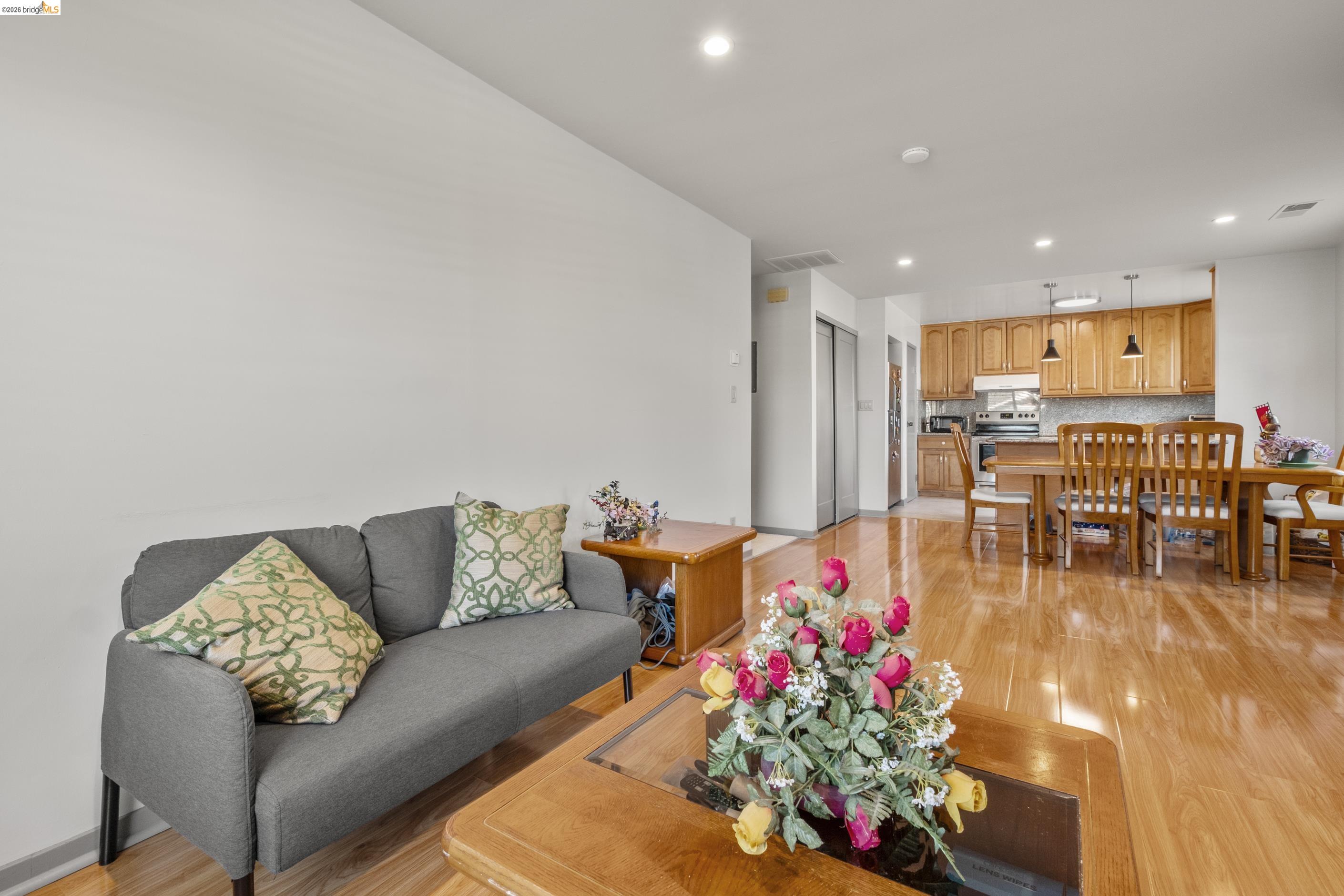 Photo #2: 41126588 Listing: Photo #2