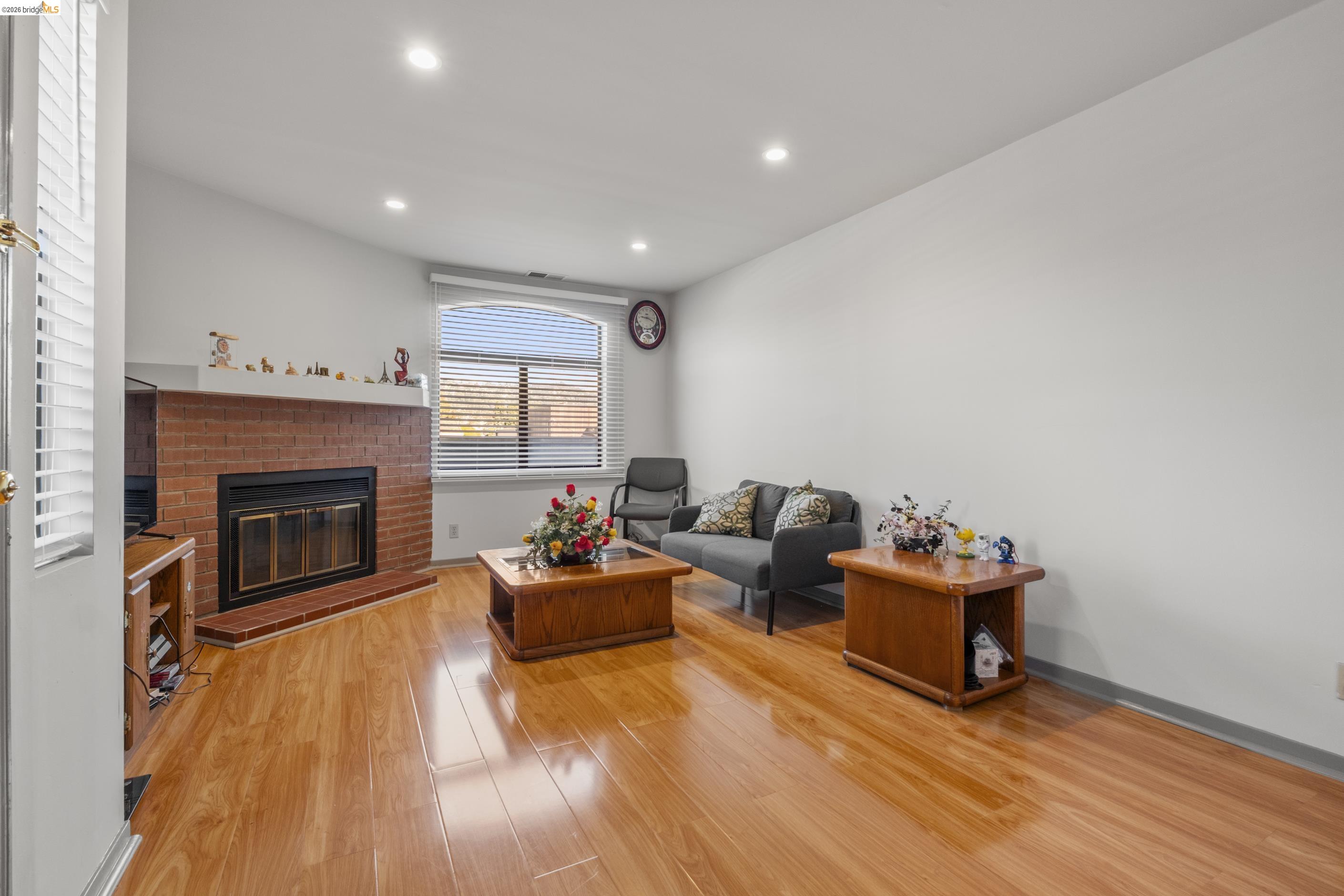 Photo #4: 41126588 Listing: Photo #4