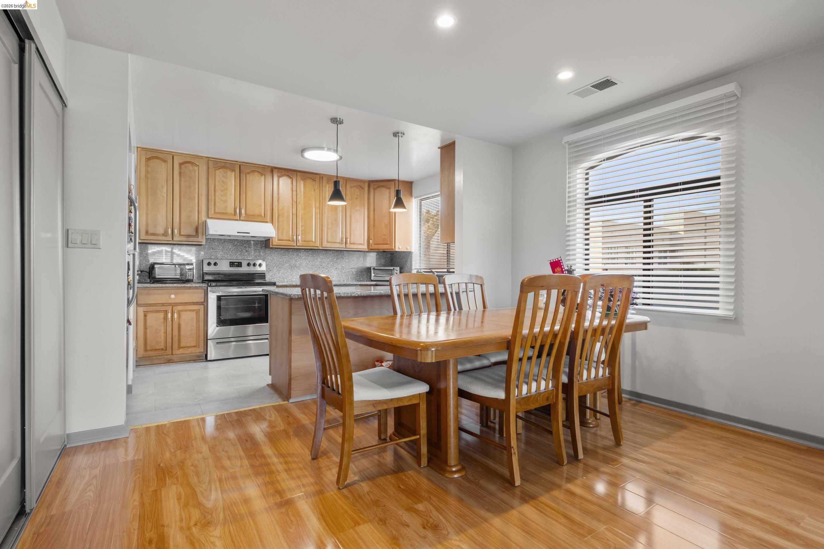 Photo #5: 41126588 Listing: Photo #5