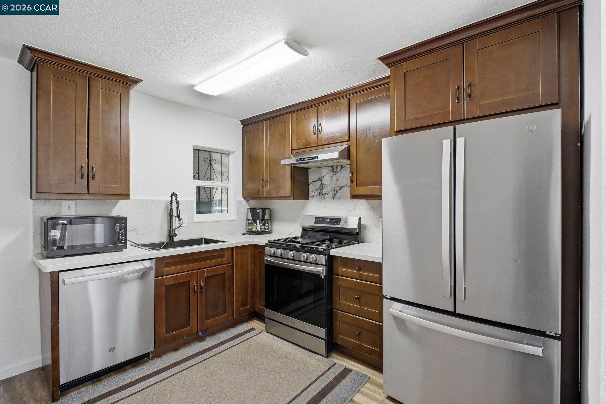 Detail Gallery Image 11 of 42 For 26147 Danforth Ln, Hayward,  CA 94545 - 5 Beds | 3 Baths