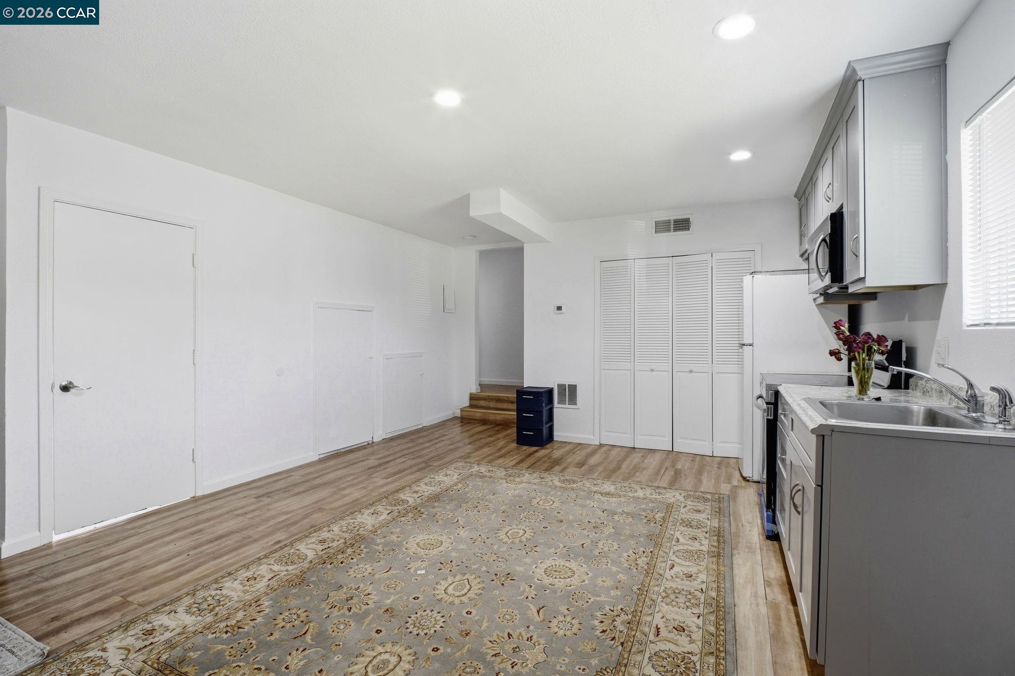 Detail Gallery Image 12 of 42 For 26147 Danforth Ln, Hayward,  CA 94545 - 5 Beds | 3 Baths