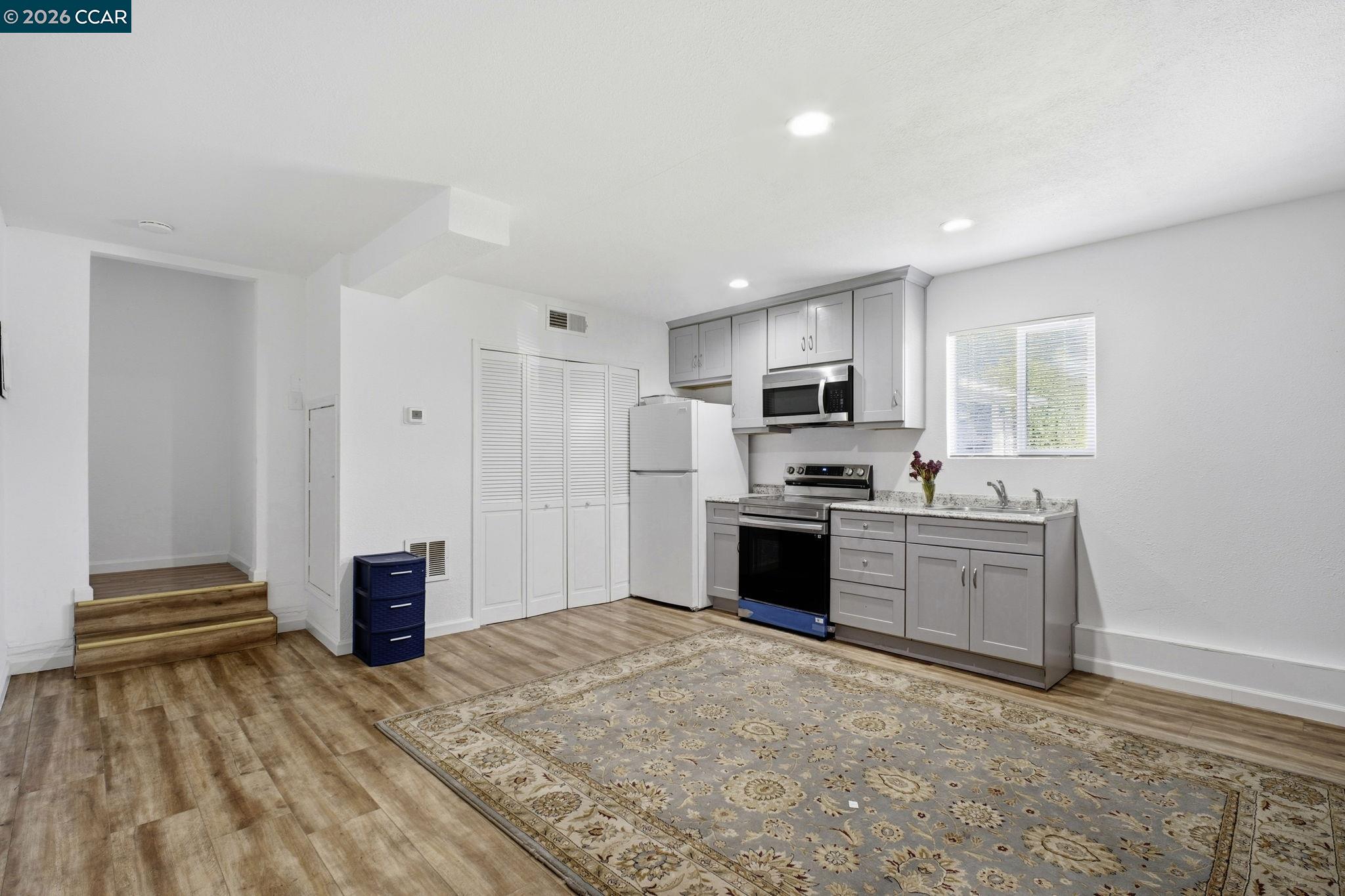 Detail Gallery Image 13 of 42 For 26147 Danforth Ln, Hayward,  CA 94545 - 5 Beds | 3 Baths