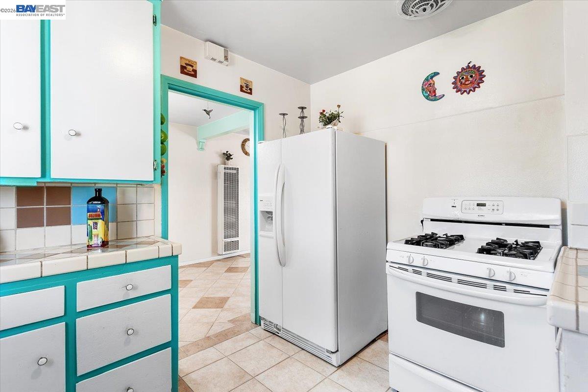 Detail Gallery Image 11 of 38 For 1114 Arthur Ave, San Leandro,  CA 94577 - 4 Beds | 2 Baths