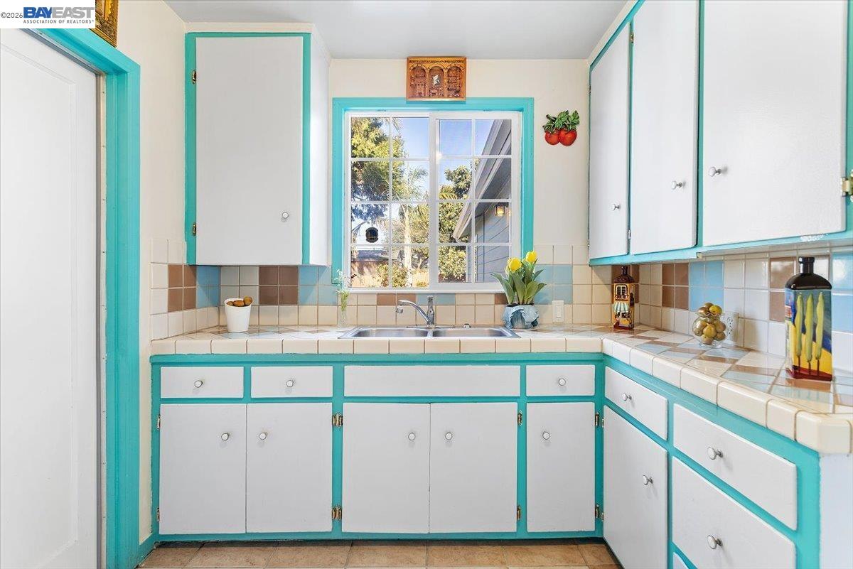 Detail Gallery Image 6 of 38 For 1114 Arthur Ave, San Leandro,  CA 94577 - 4 Beds | 2 Baths