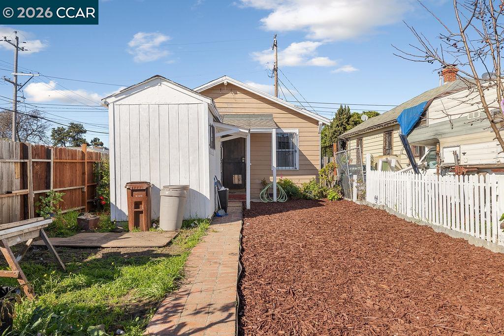 Detail Gallery Image 19 of 30 For 1100 Pennsylvania Ave, Richmond,  CA 94801 - 2 Beds | 1 Baths