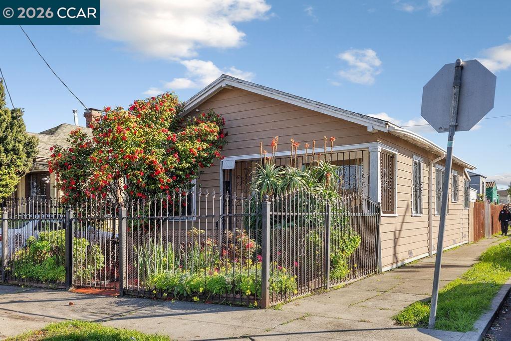 Detail Gallery Image 25 of 30 For 1100 Pennsylvania Ave, Richmond,  CA 94801 - 2 Beds | 1 Baths