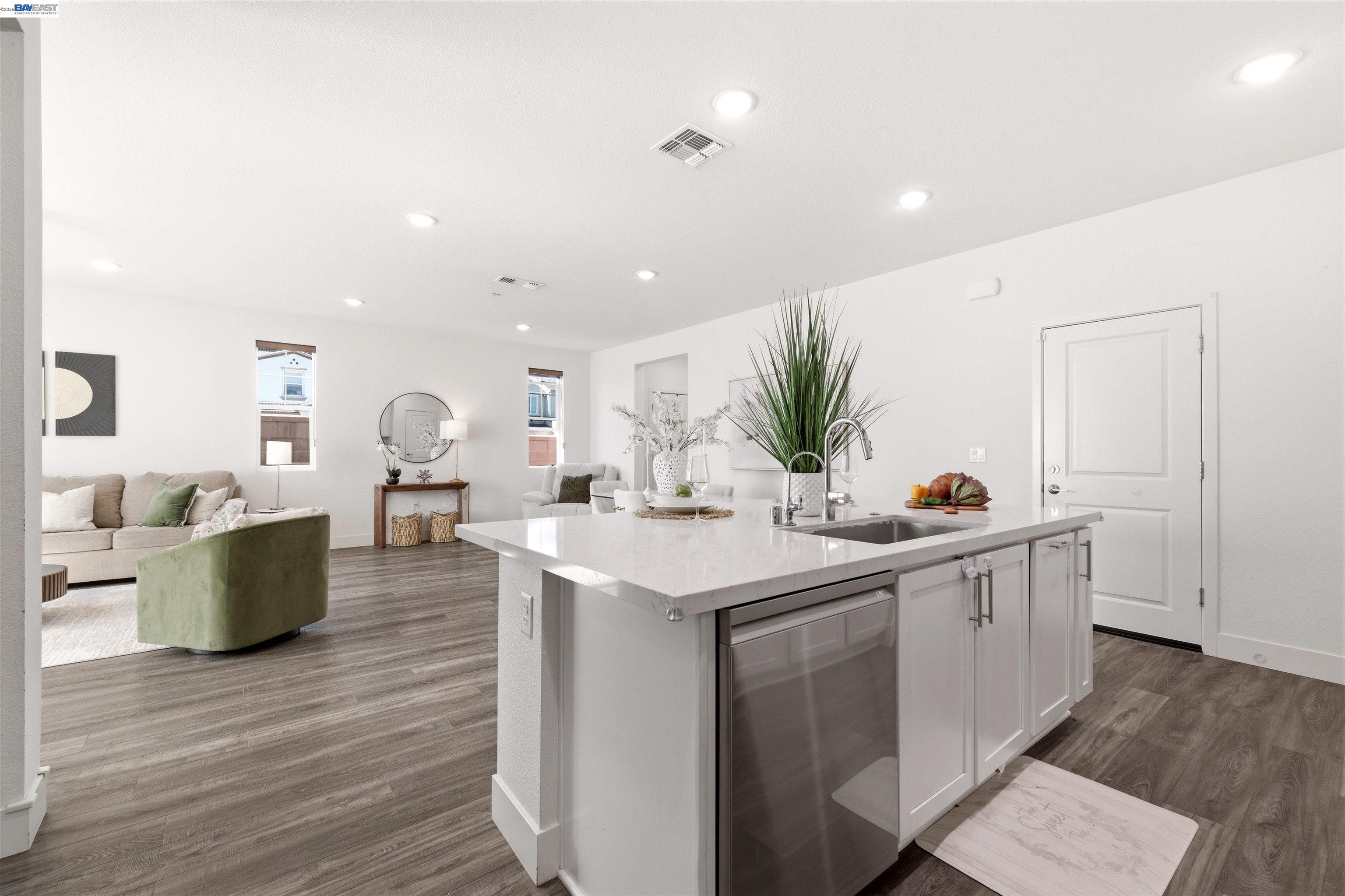 Detail Gallery Image 13 of 60 For 5717 Tournament Ct, Tracy,  CA 95377 - 4 Beds | 3 Baths