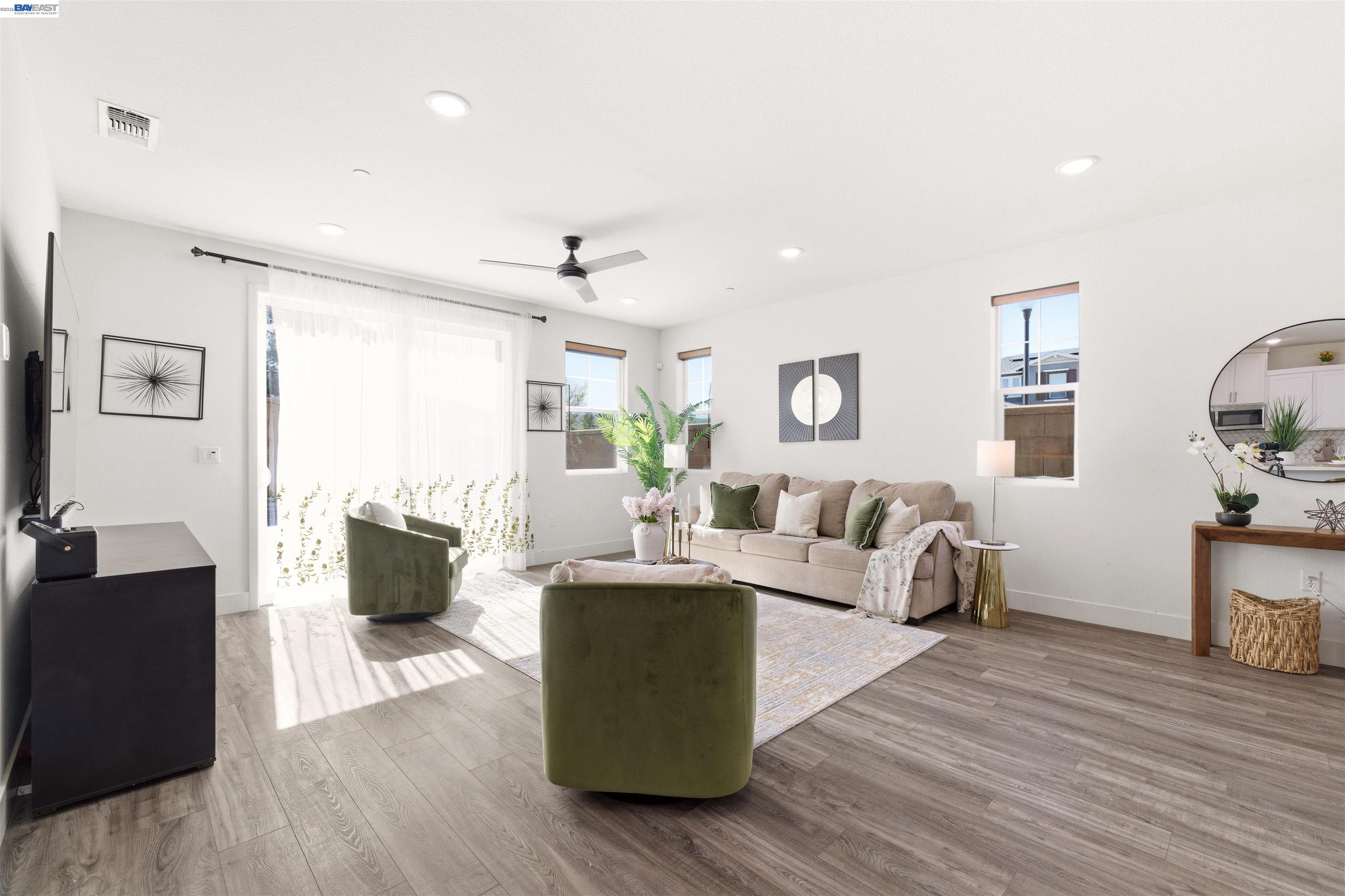 Detail Gallery Image 8 of 60 For 5717 Tournament Ct, Tracy,  CA 95377 - 4 Beds | 3 Baths