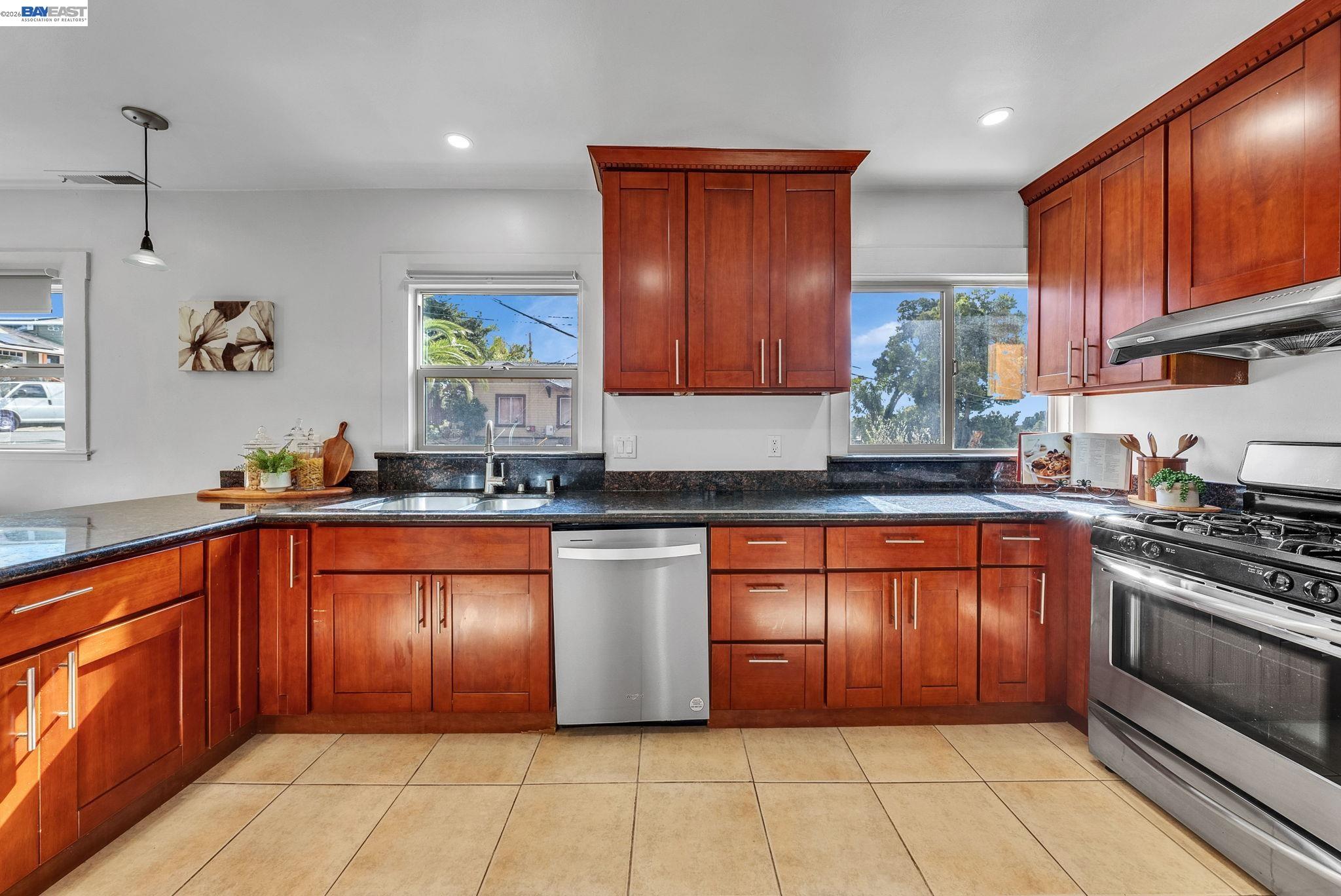 Detail Gallery Image 19 of 60 For 4471 Tulip Ave, Oakland,  CA 94619 - 3 Beds | 2 Baths