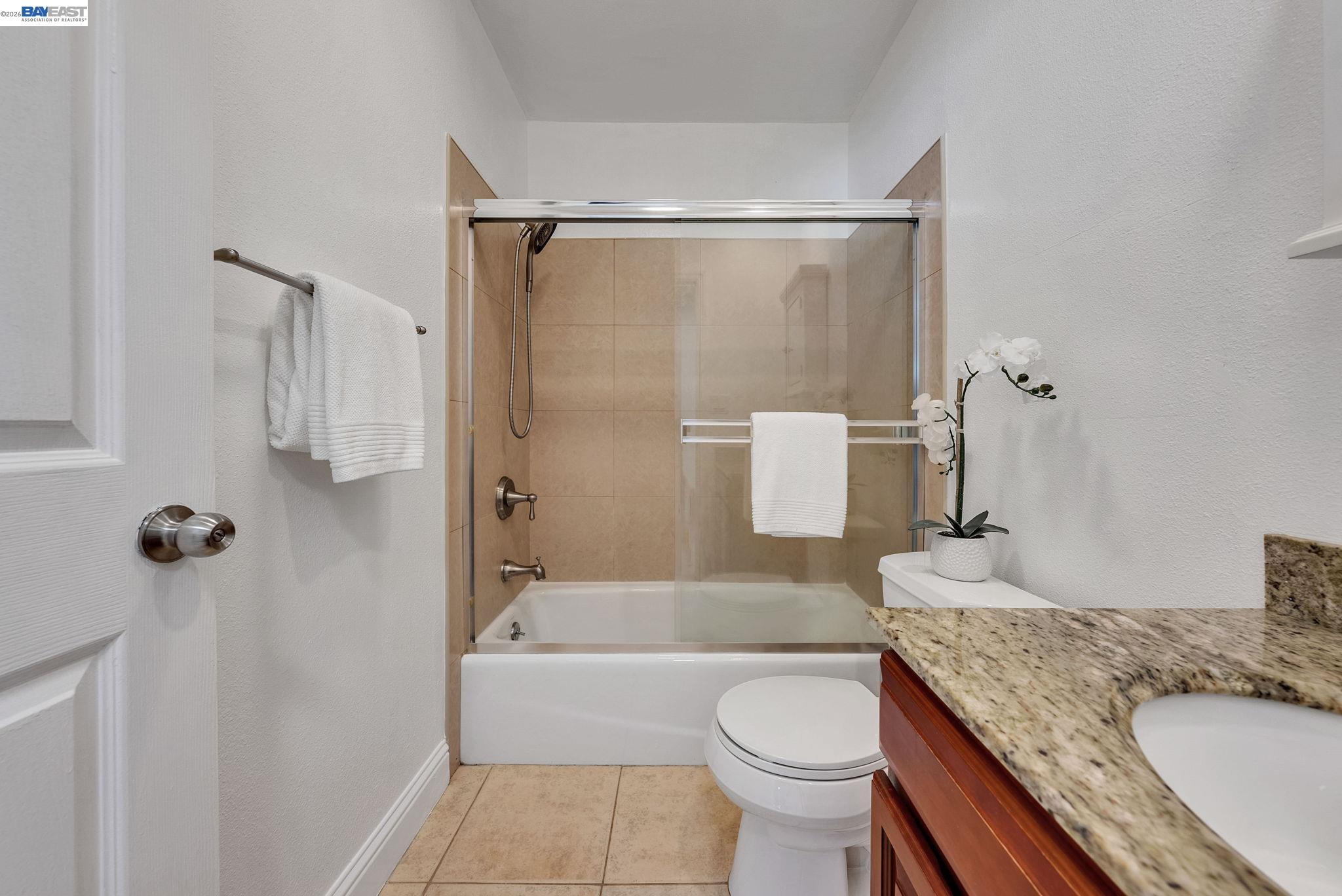 Detail Gallery Image 22 of 60 For 4471 Tulip Ave, Oakland,  CA 94619 - 3 Beds | 2 Baths