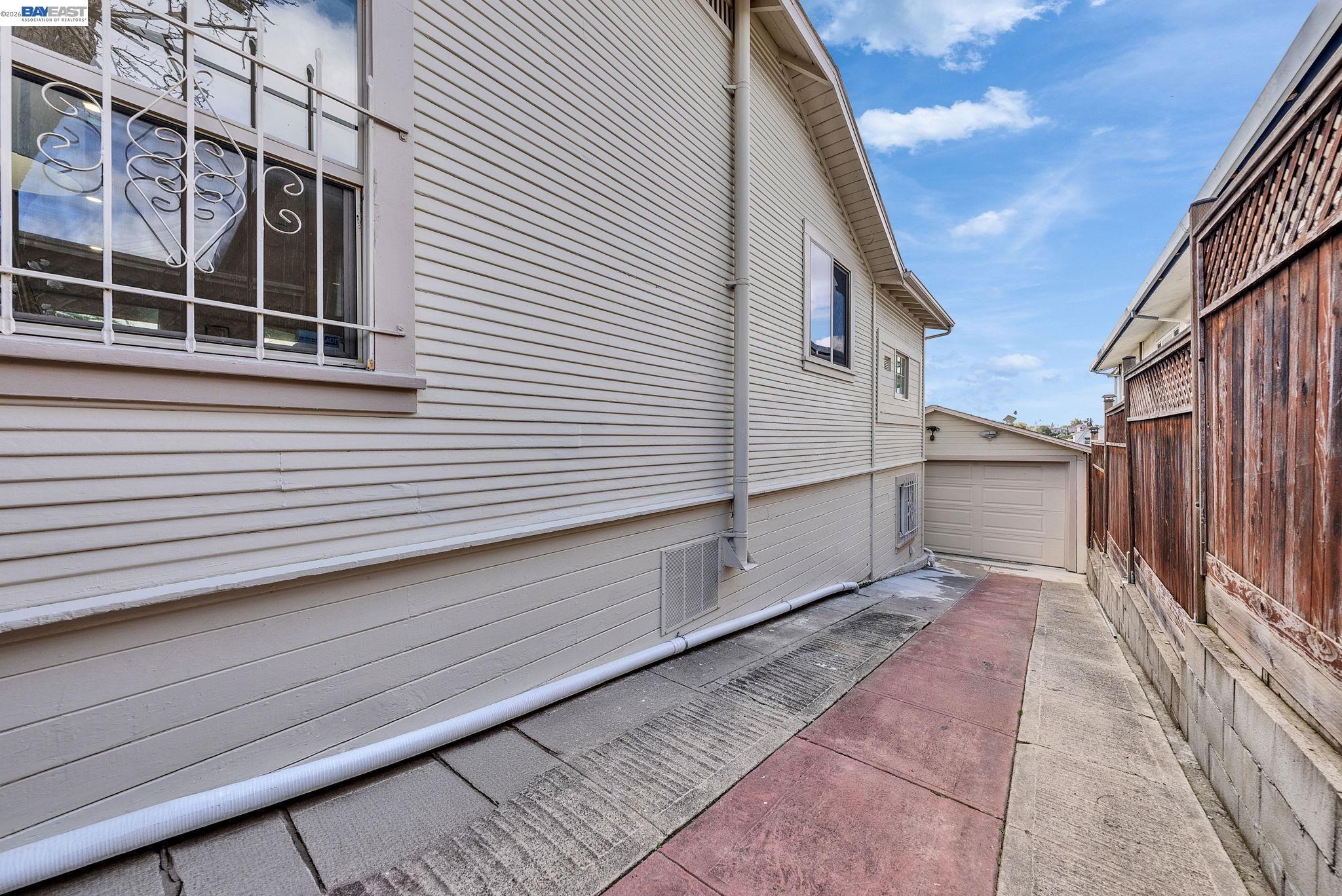 Detail Gallery Image 31 of 60 For 4471 Tulip Ave, Oakland,  CA 94619 - 3 Beds | 2 Baths