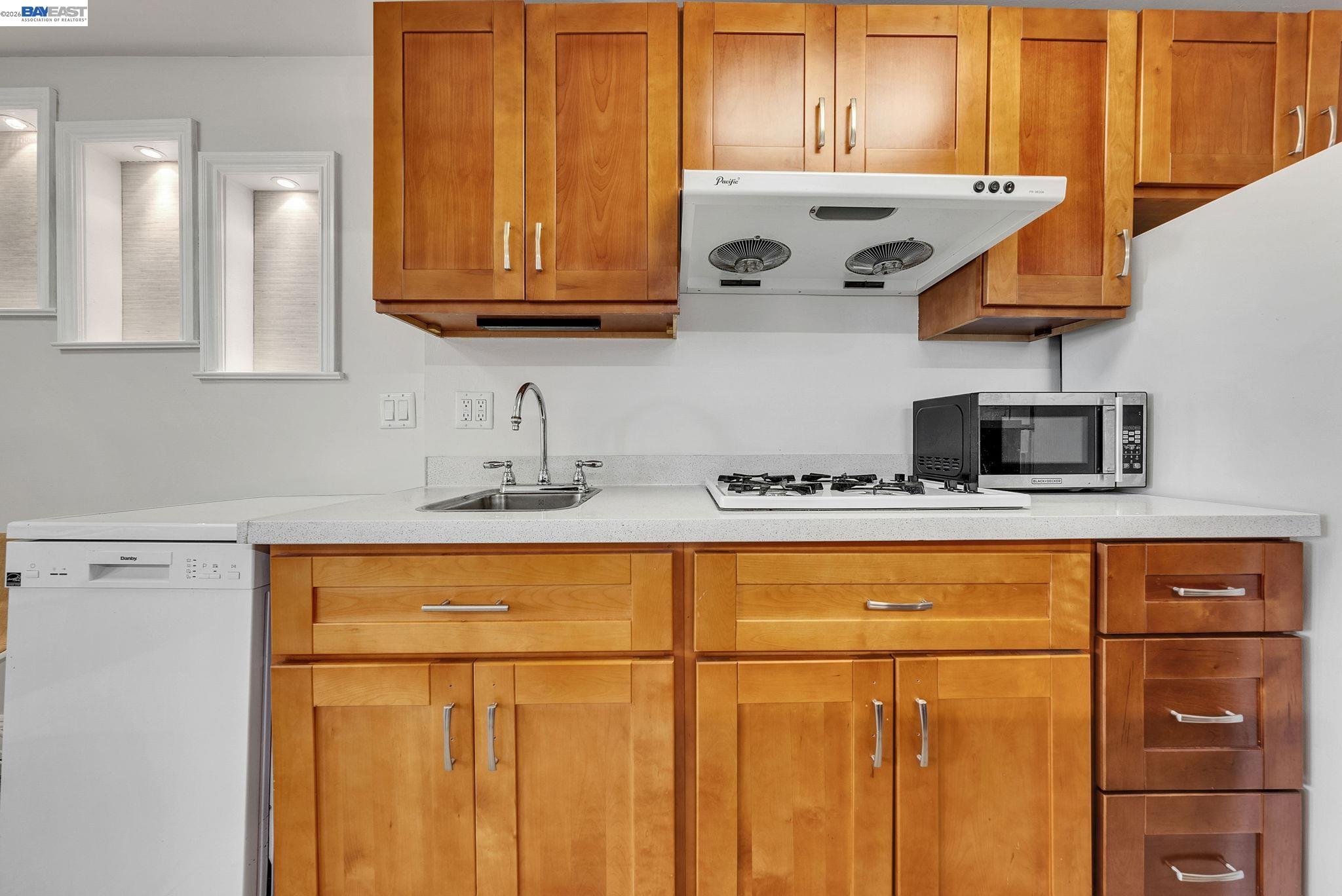 Detail Gallery Image 39 of 60 For 4471 Tulip Ave, Oakland,  CA 94619 - 3 Beds | 2 Baths