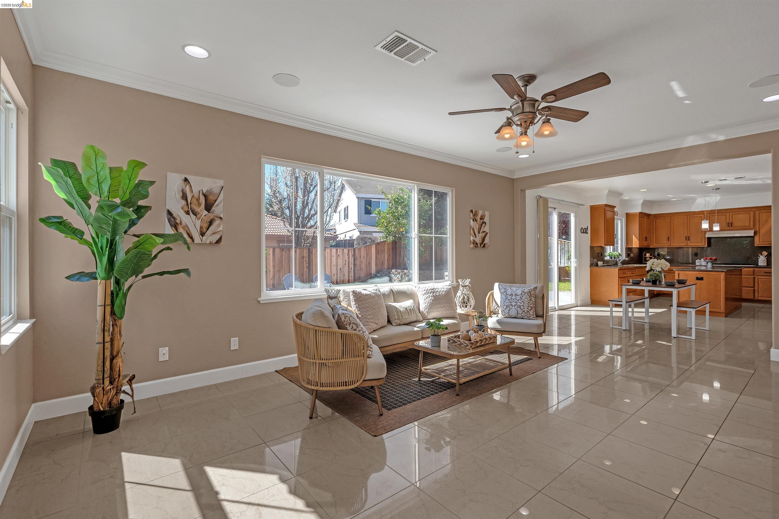 Detail Gallery Image 11 of 41 For 5670 Carlow Way, Antioch,  CA 94531 - 4 Beds | 3 Baths