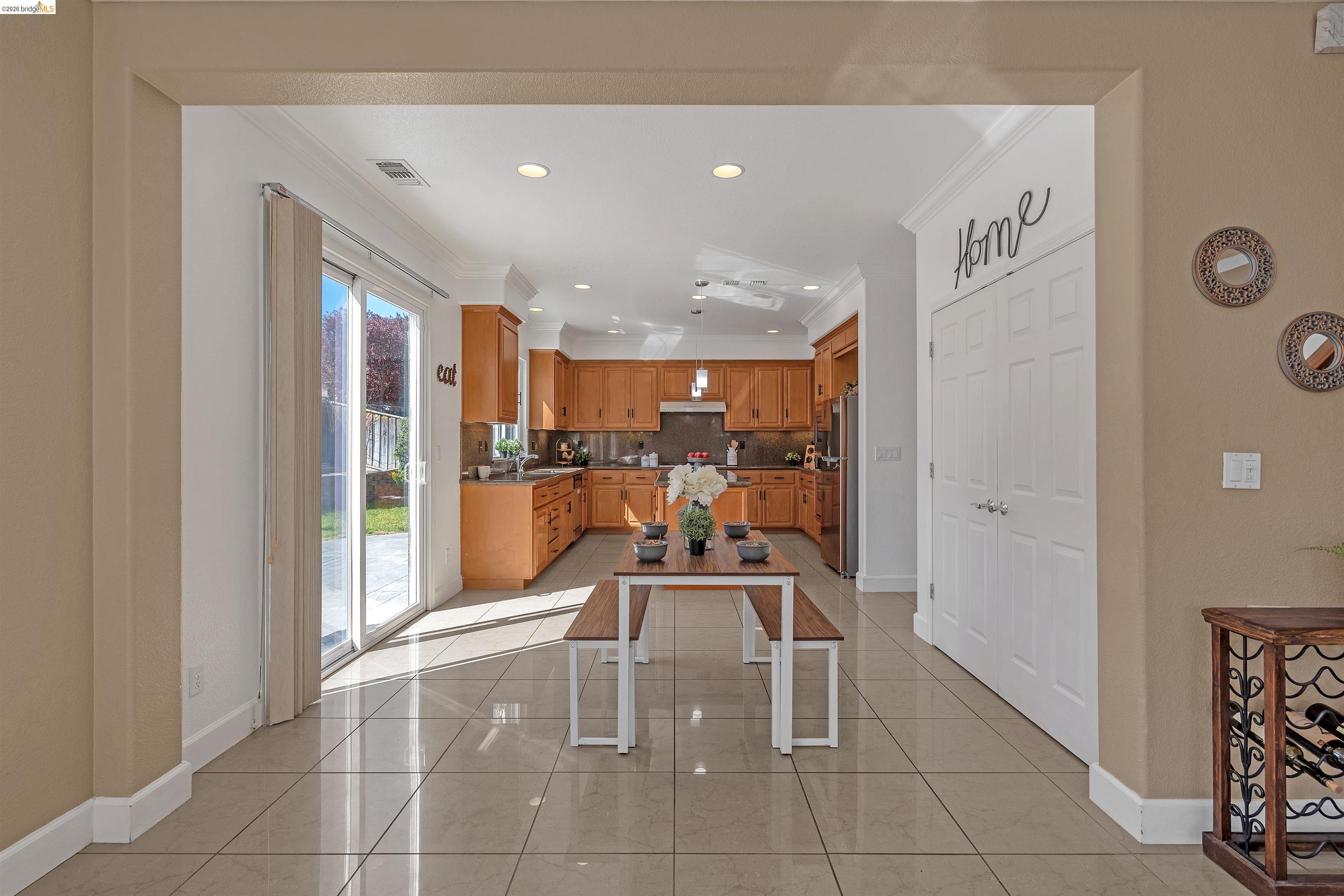 Detail Gallery Image 14 of 41 For 5670 Carlow Way, Antioch,  CA 94531 - 4 Beds | 3 Baths
