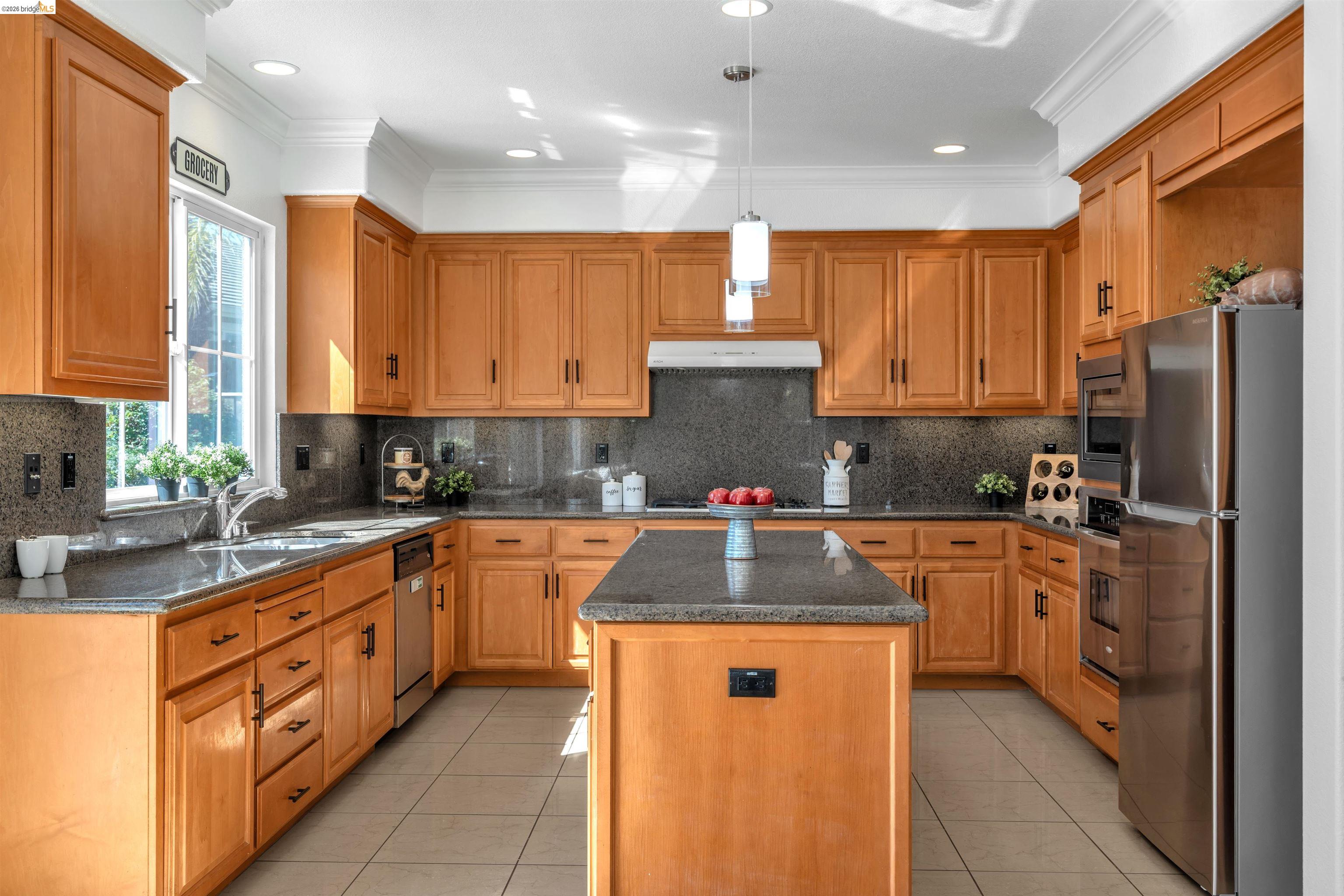 Detail Gallery Image 17 of 41 For 5670 Carlow Way, Antioch,  CA 94531 - 4 Beds | 3 Baths