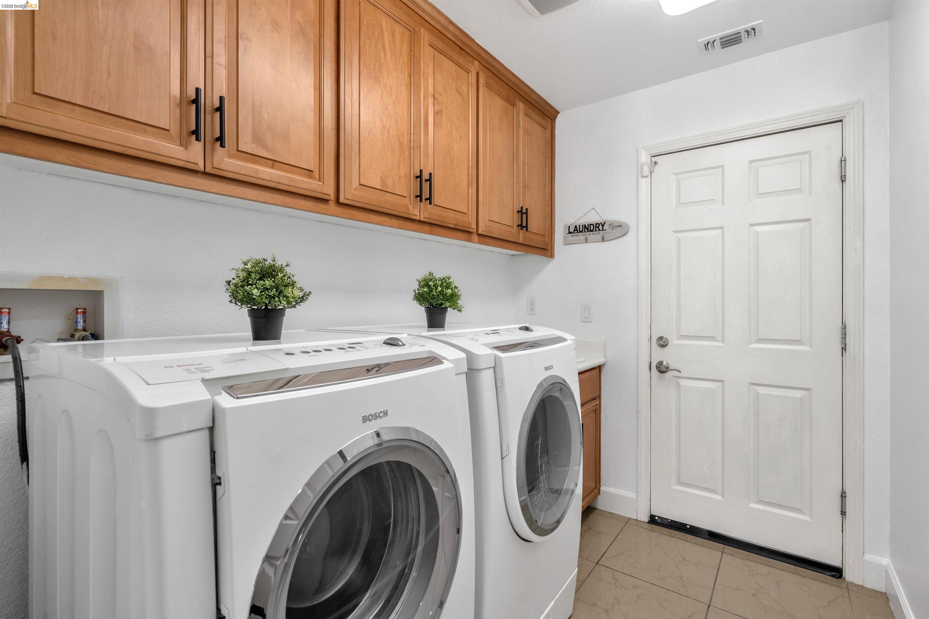 Detail Gallery Image 19 of 41 For 5670 Carlow Way, Antioch,  CA 94531 - 4 Beds | 3 Baths