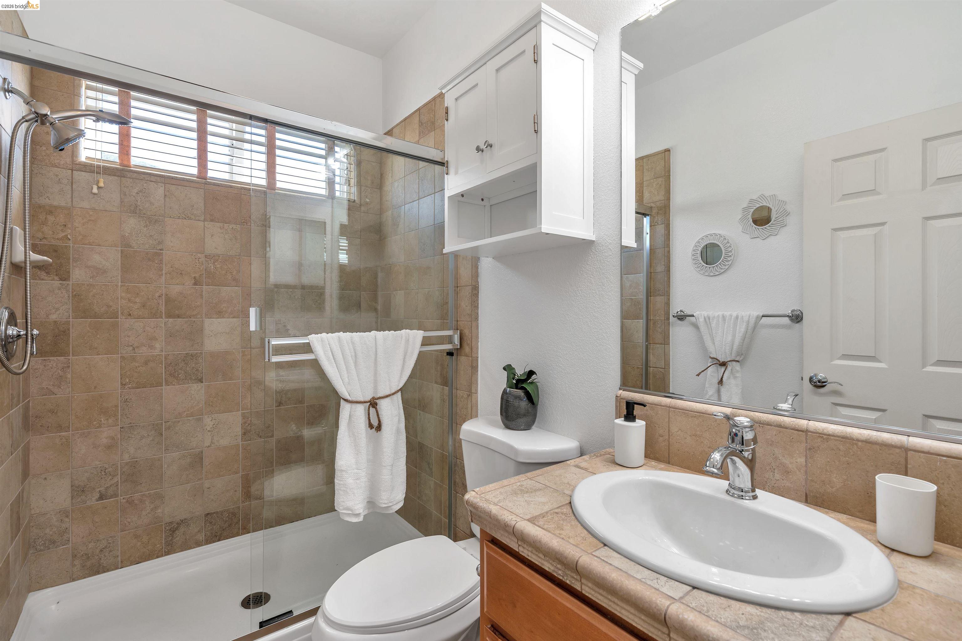 Detail Gallery Image 9 of 41 For 5670 Carlow Way, Antioch,  CA 94531 - 4 Beds | 3 Baths