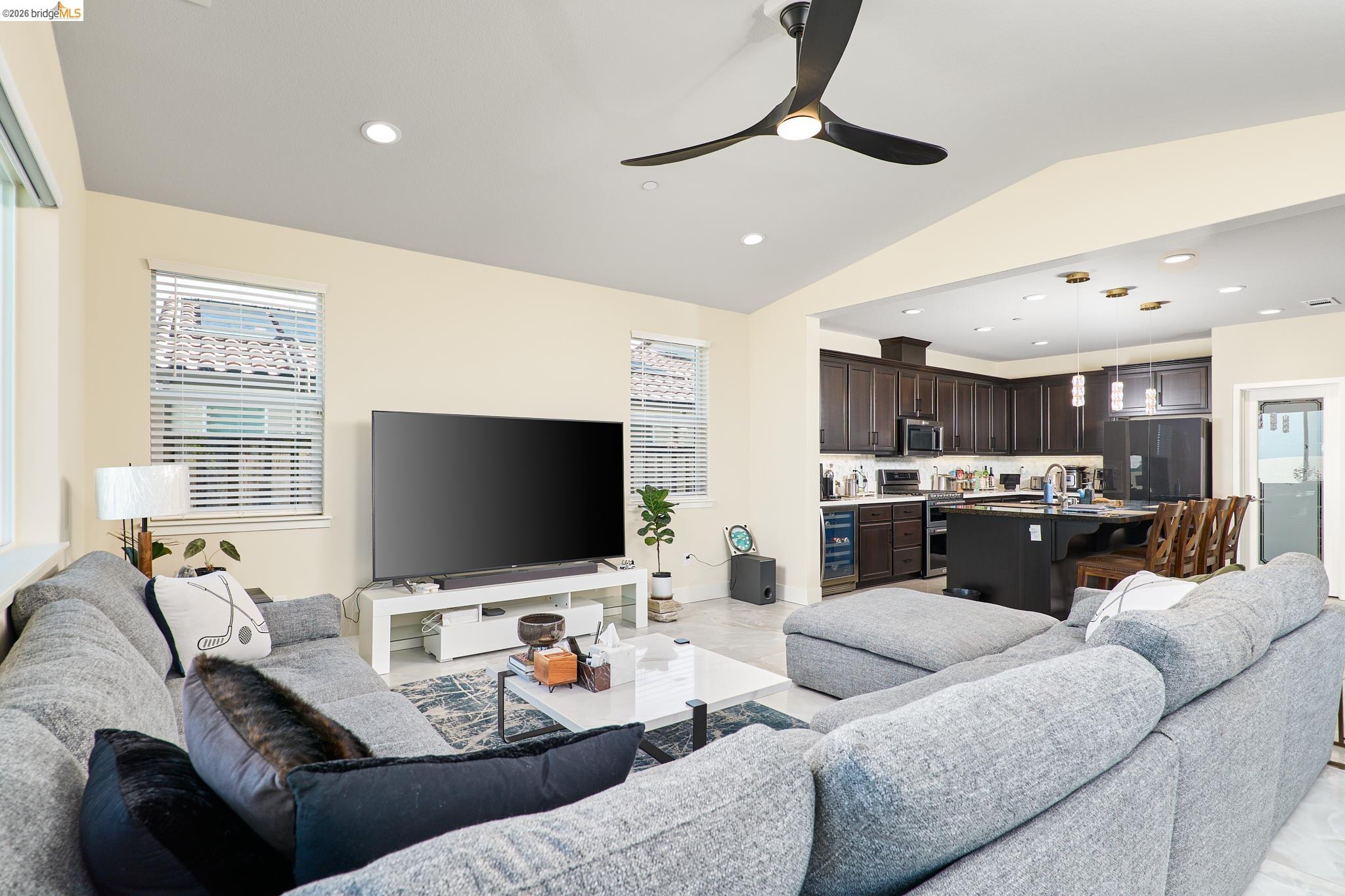 Detail Gallery Image 11 of 47 For 5532 Promontory Way, Antioch,  CA 94531 - 4 Beds | 3/1 Baths