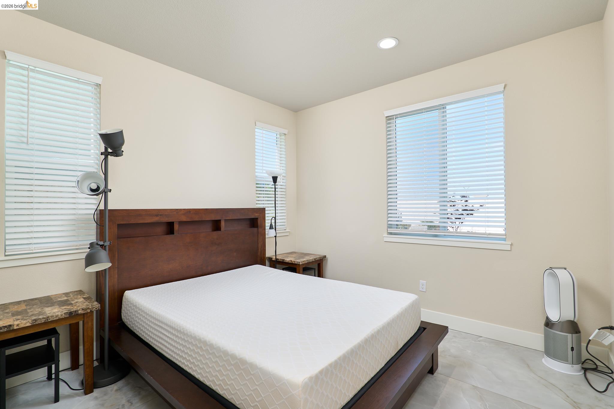 Detail Gallery Image 21 of 47 For 5532 Promontory Way, Antioch,  CA 94531 - 4 Beds | 3/1 Baths