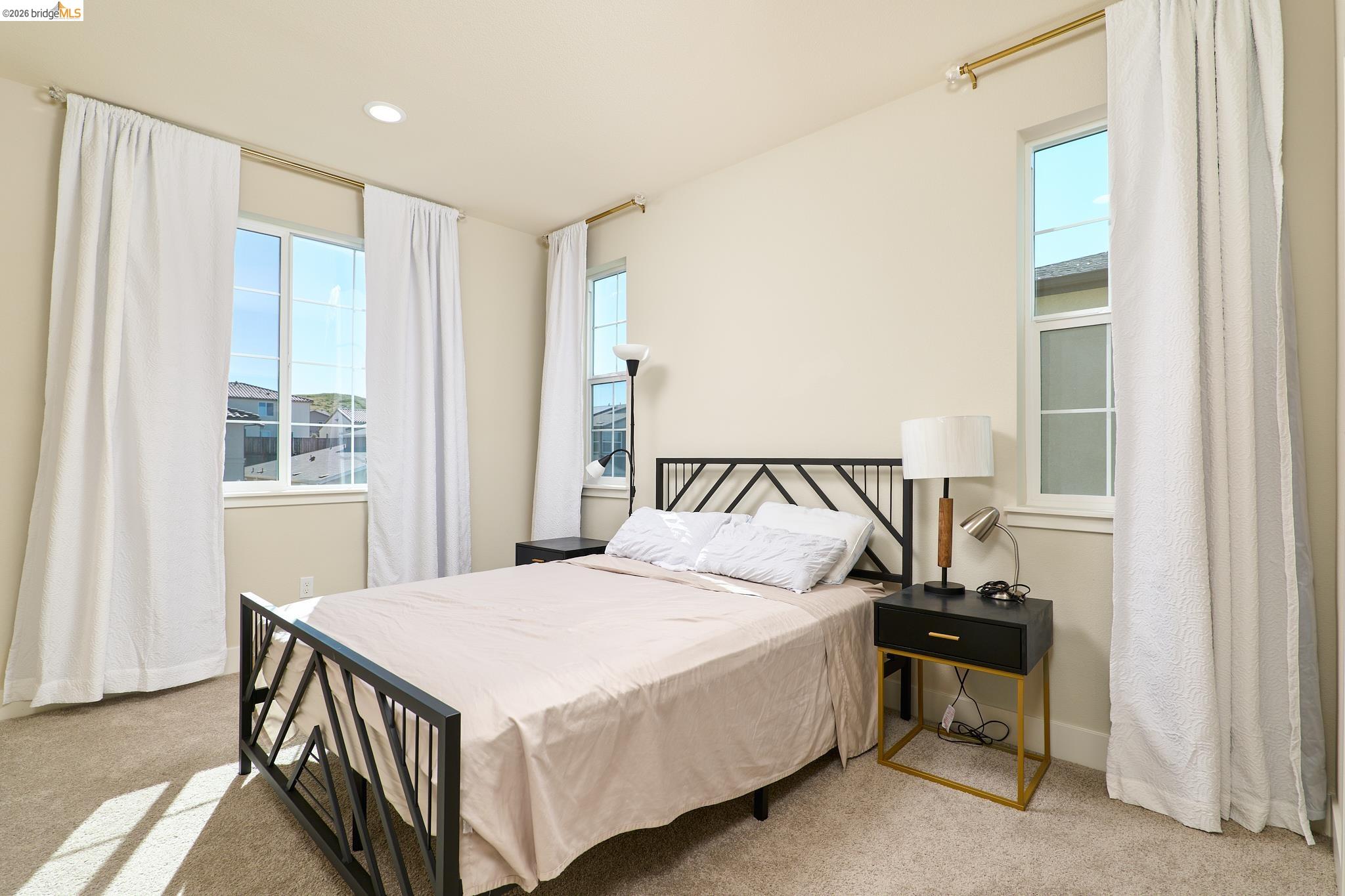 Detail Gallery Image 22 of 47 For 5532 Promontory Way, Antioch,  CA 94531 - 4 Beds | 3/1 Baths