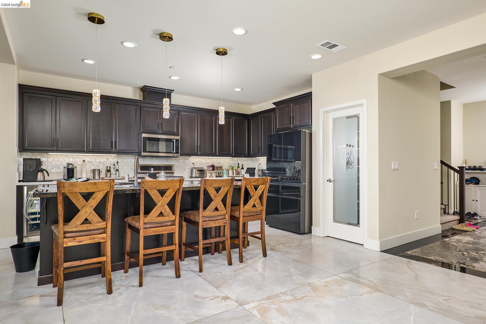 Detail Gallery Image 5 of 47 For 5532 Promontory Way, Antioch,  CA 94531 - 4 Beds | 3/1 Baths