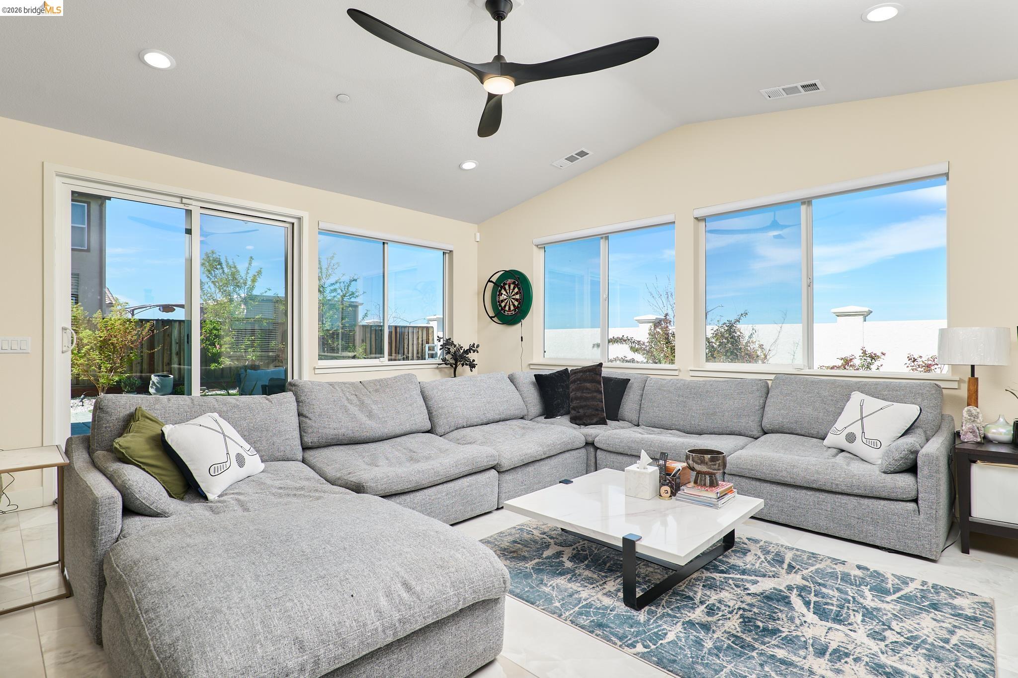 Detail Gallery Image 10 of 47 For 5532 Promontory Way, Antioch,  CA 94531 - 4 Beds | 3/1 Baths