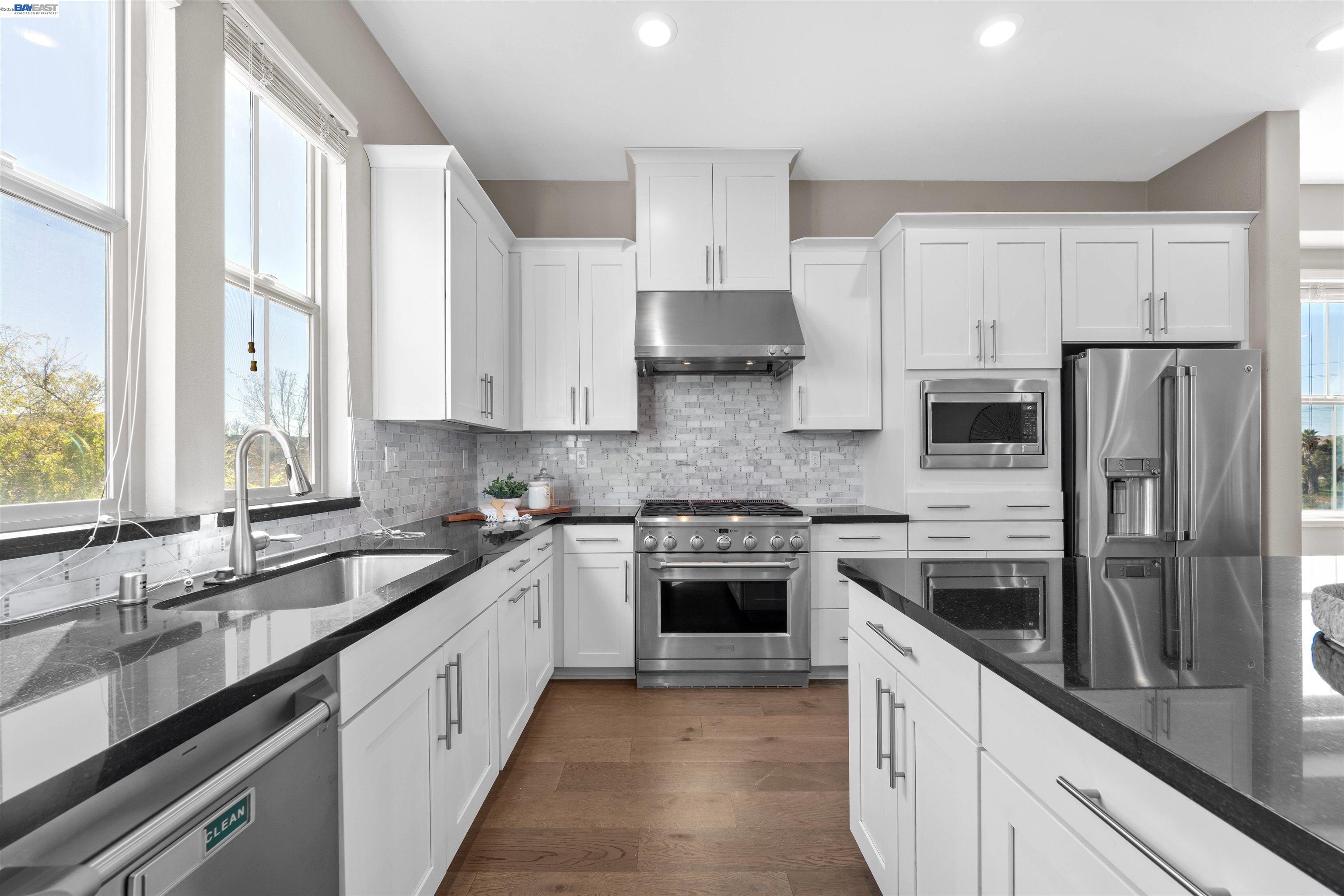 Detail Gallery Image 14 of 37 For 1597 Hidden Creek Ln, Milpitas,  CA 95035 - 4 Beds | 3/1 Baths