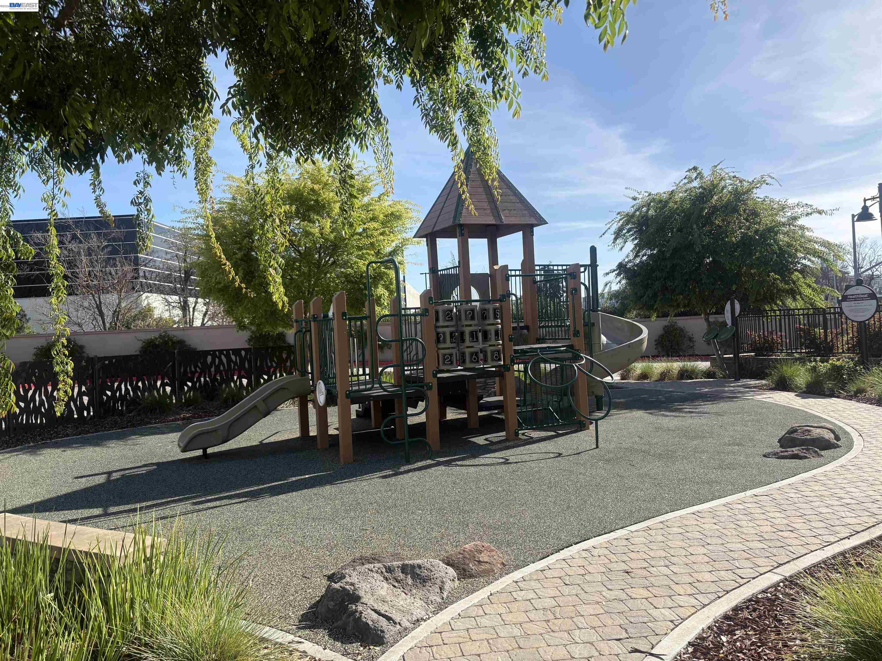 Detail Gallery Image 34 of 37 For 1597 Hidden Creek Ln, Milpitas,  CA 95035 - 4 Beds | 3/1 Baths