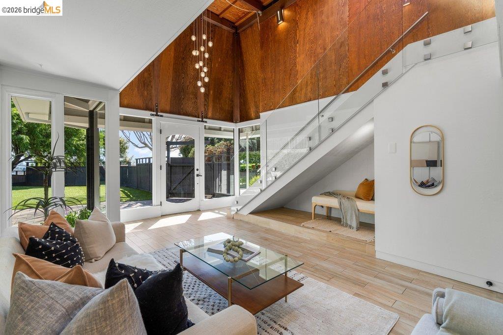 Detail Gallery Image 11 of 60 For 6715 Canyon Trail, El Cerrito,  CA 94530 - 4 Beds | 2/1 Baths