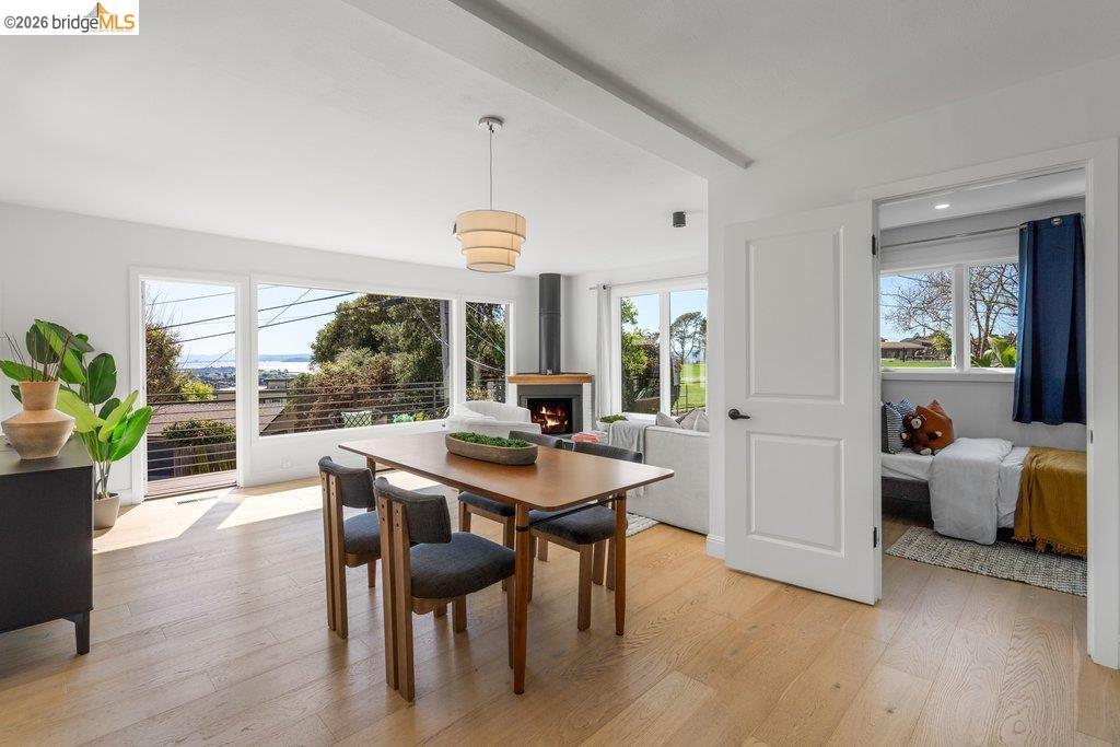 Detail Gallery Image 12 of 60 For 6715 Canyon Trail, El Cerrito,  CA 94530 - 4 Beds | 2/1 Baths