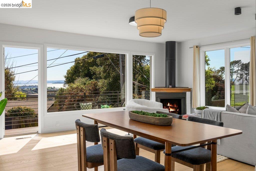 Detail Gallery Image 13 of 60 For 6715 Canyon Trail, El Cerrito,  CA 94530 - 4 Beds | 2/1 Baths