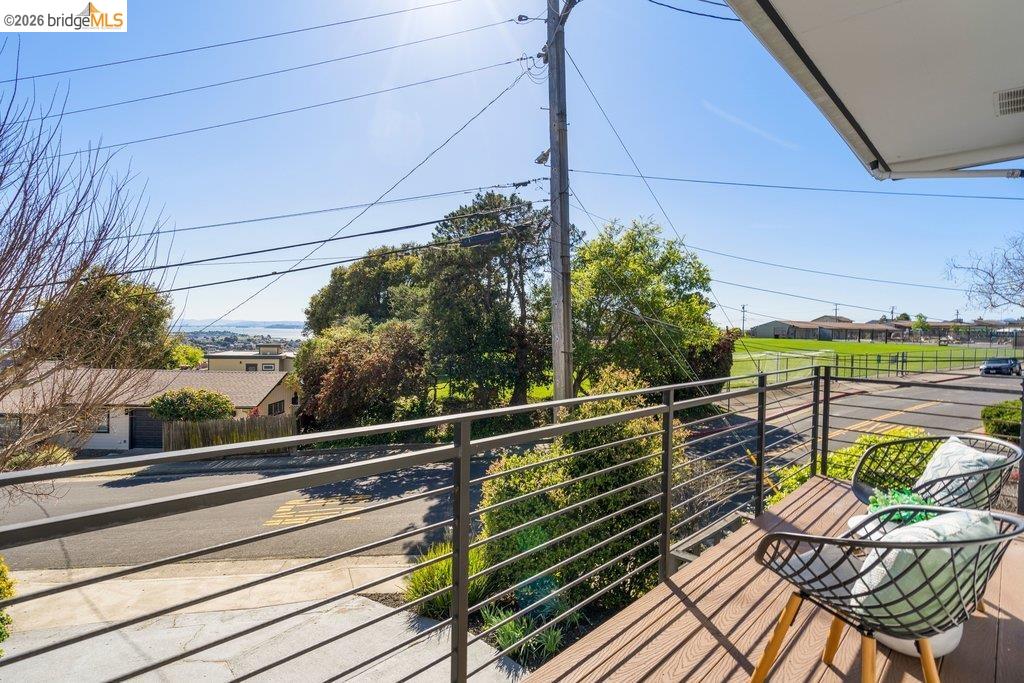 Detail Gallery Image 15 of 60 For 6715 Canyon Trail, El Cerrito,  CA 94530 - 4 Beds | 2/1 Baths