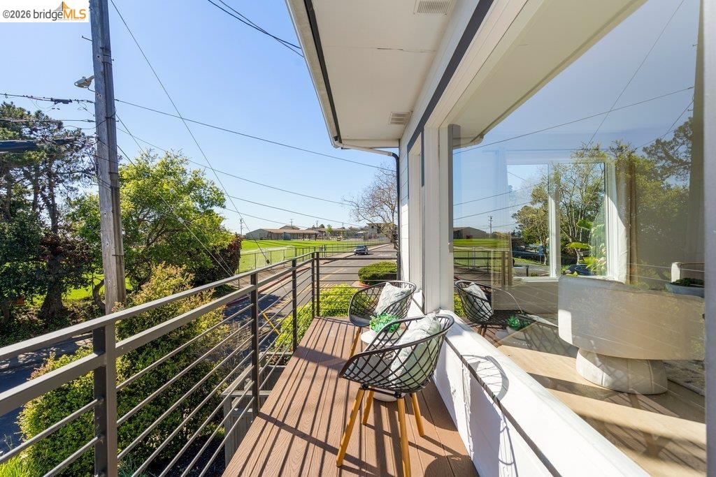 Detail Gallery Image 16 of 60 For 6715 Canyon Trail, El Cerrito,  CA 94530 - 4 Beds | 2/1 Baths