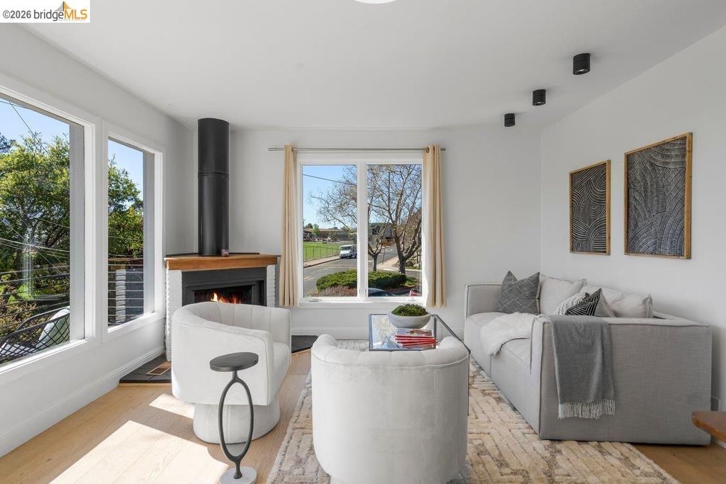 Detail Gallery Image 18 of 60 For 6715 Canyon Trail, El Cerrito,  CA 94530 - 4 Beds | 2/1 Baths