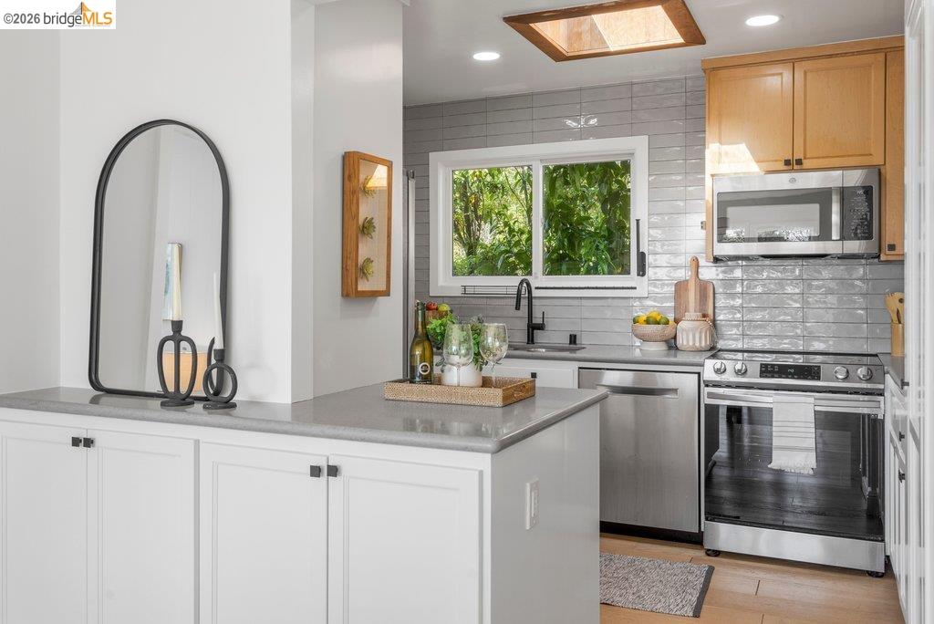 Detail Gallery Image 20 of 60 For 6715 Canyon Trail, El Cerrito,  CA 94530 - 4 Beds | 2/1 Baths